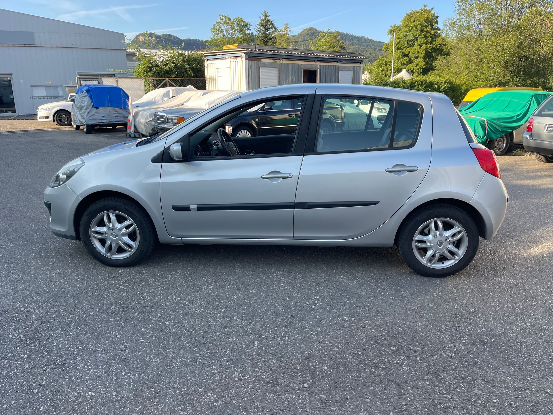 RENAULT Clio 1.6 16V Privilège-image-3