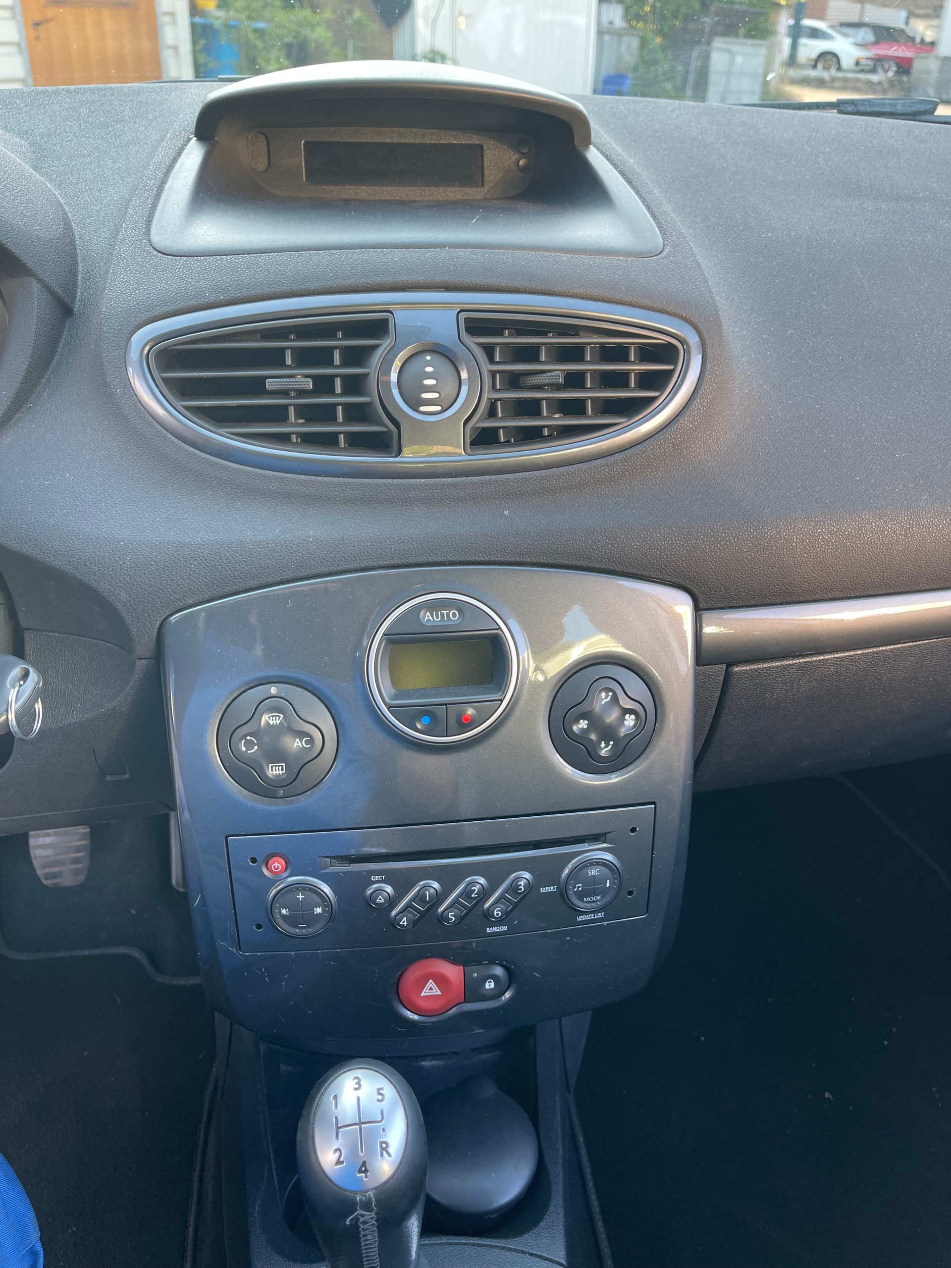 RENAULT Clio 1.6 16V Privilège-image-10