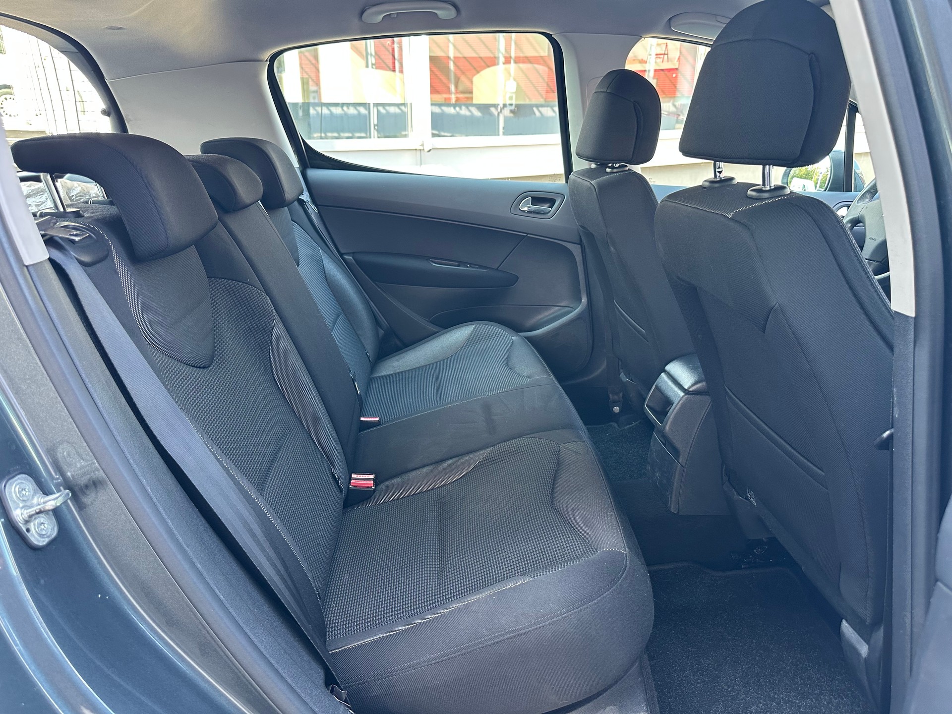PEUGEOT 308 1.6 16V VTI Sport-image-9