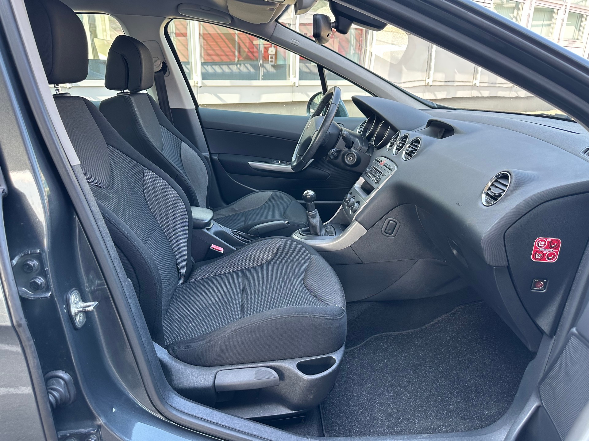 PEUGEOT 308 1.6 16V VTI Sport-image-7