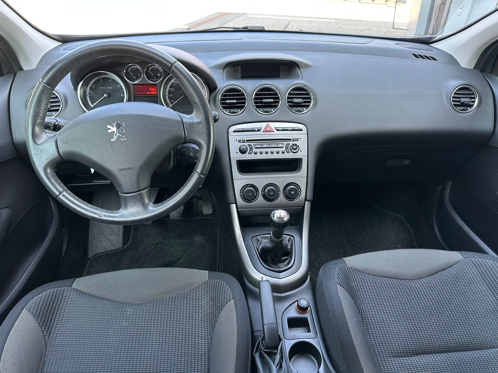 PEUGEOT 308 1.6 16V VTI Sport-image-14