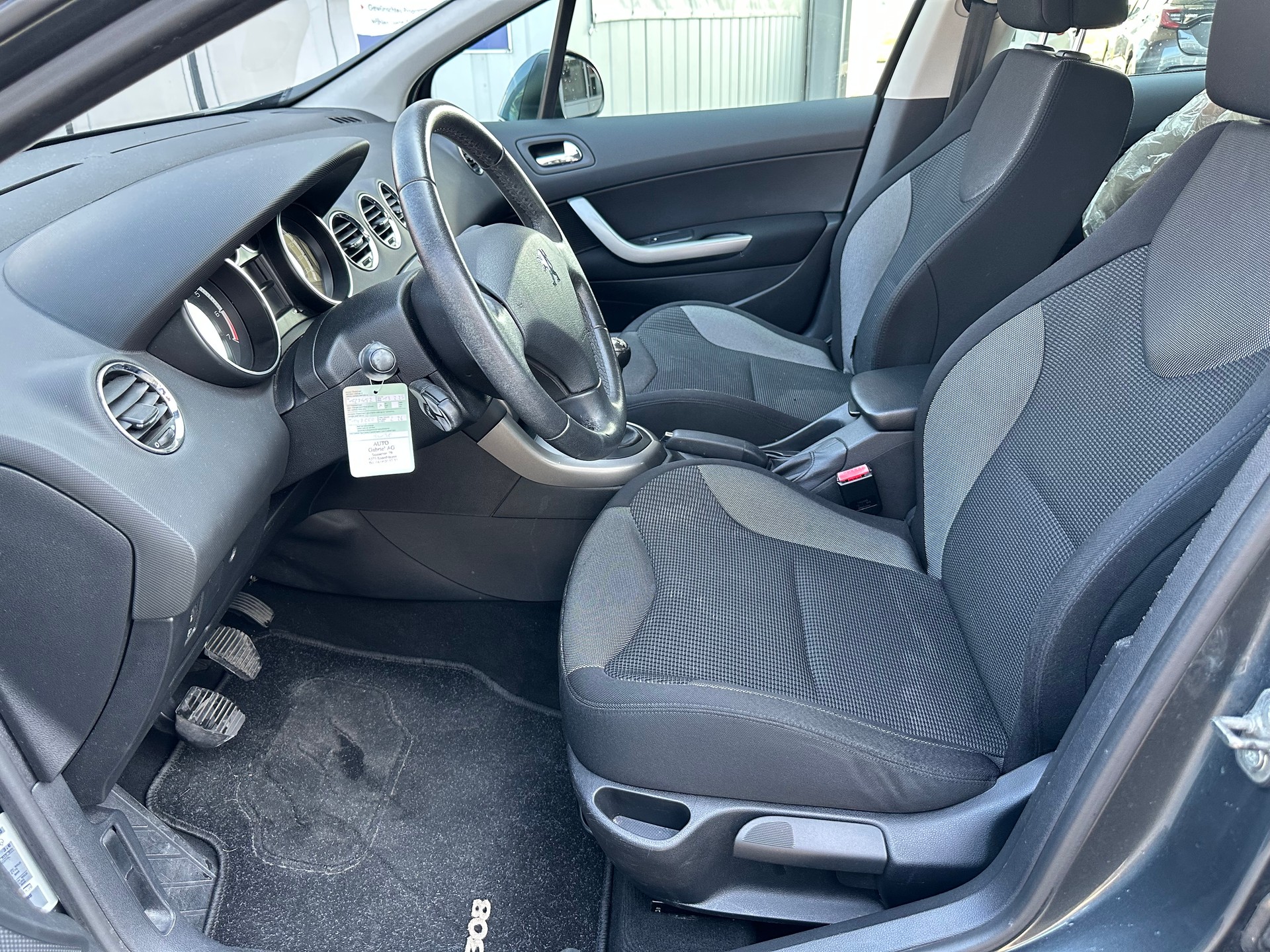 PEUGEOT 308 1.6 16V VTI Sport-image-8
