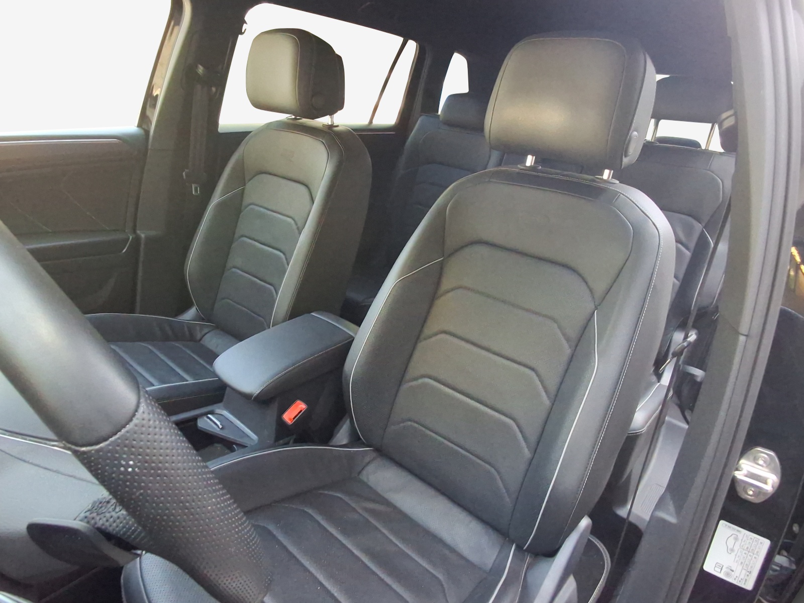 VW Tiguan Allspace 2.0TSI R-Line 4Motion DSG-image-15