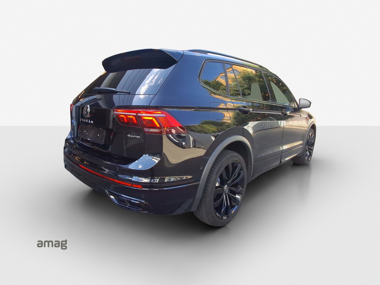 VW Tiguan Allspace 2.0TSI R-Line 4Motion DSG-image-4