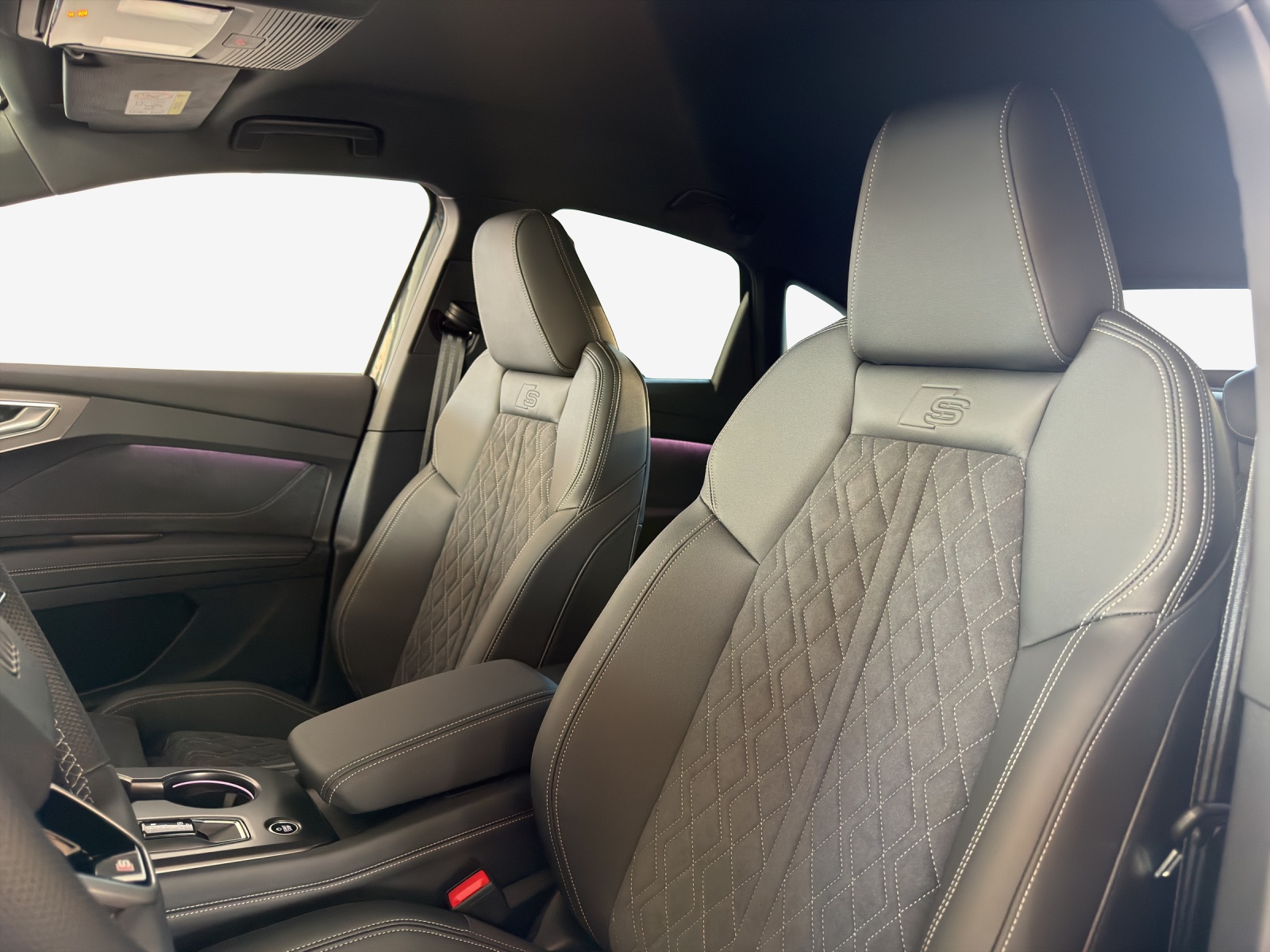 AUDI Q4 Sportback e-tron quattro performance Swiss Ski-image-14