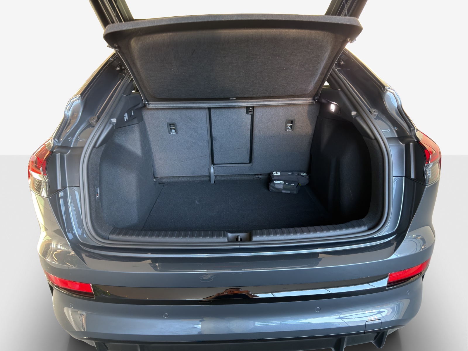 AUDI Q4 Sportback e-tron quattro performance Swiss Ski-image-12
