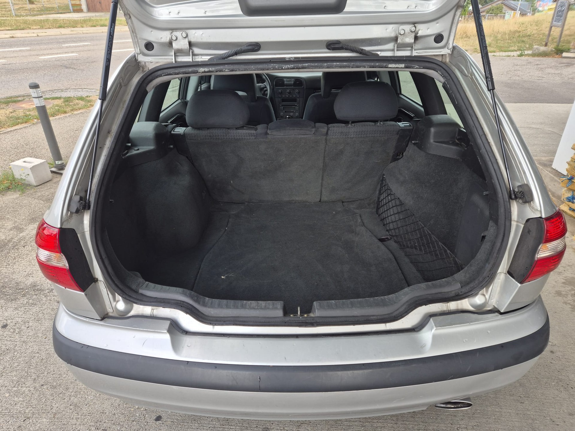 VOLVO V40 2.0T-image-12