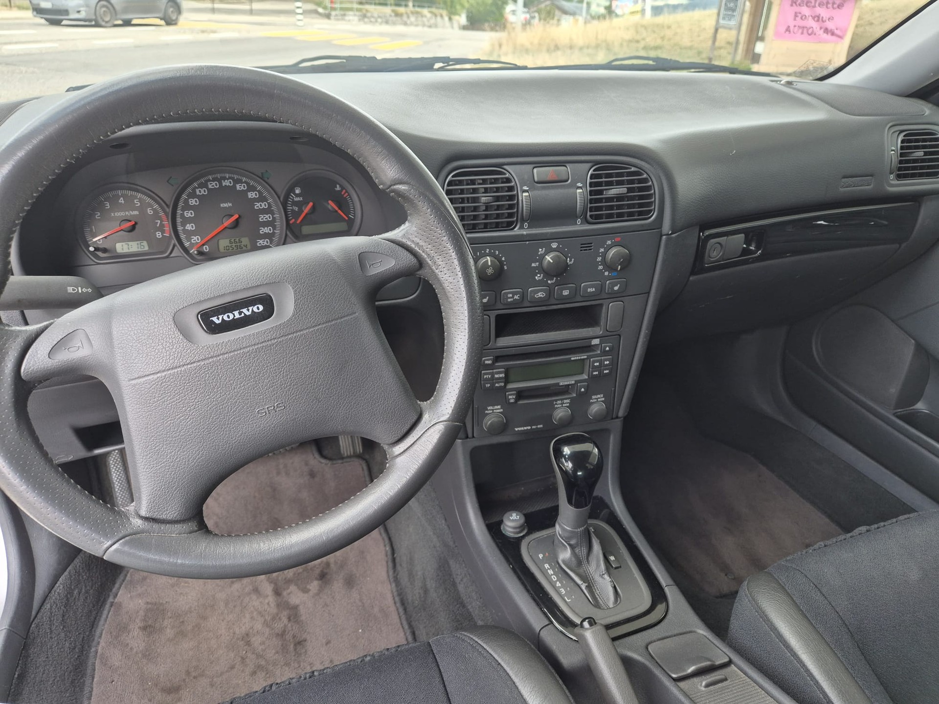 VOLVO V40 2.0T-image-8
