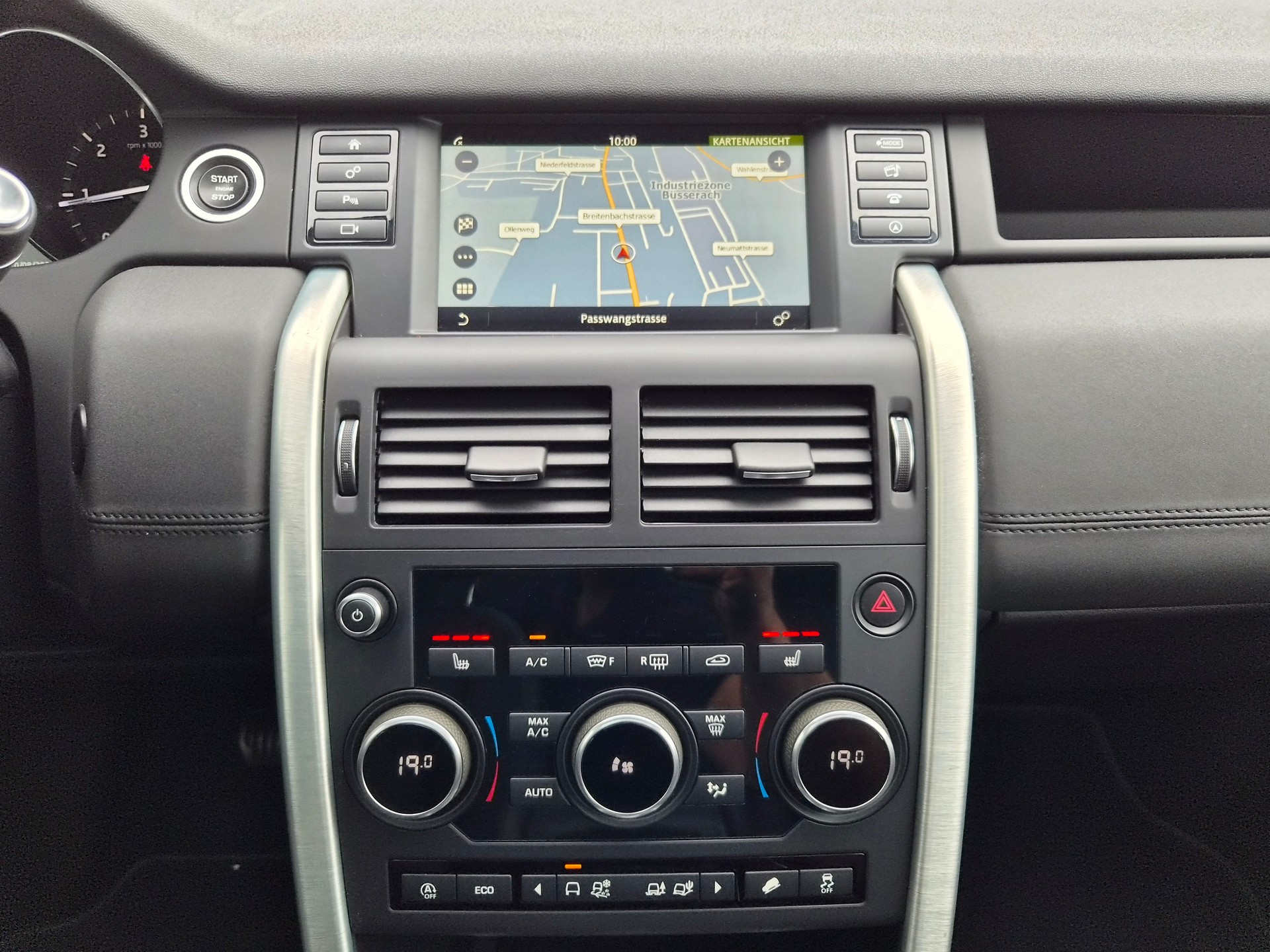 LAND ROVER Discovery Sport 2.0 TD4 HSE Luxury AT9 Ausführung 7 Sitzplätze-image-19