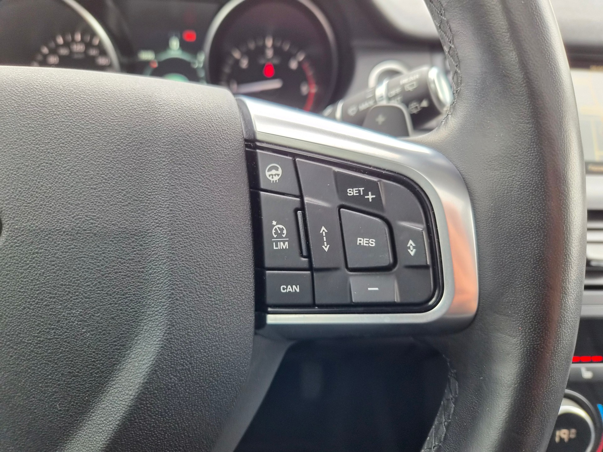 LAND ROVER Discovery Sport 2.0 TD4 HSE Luxury AT9 Ausführung 7 Sitzplätze-image-18