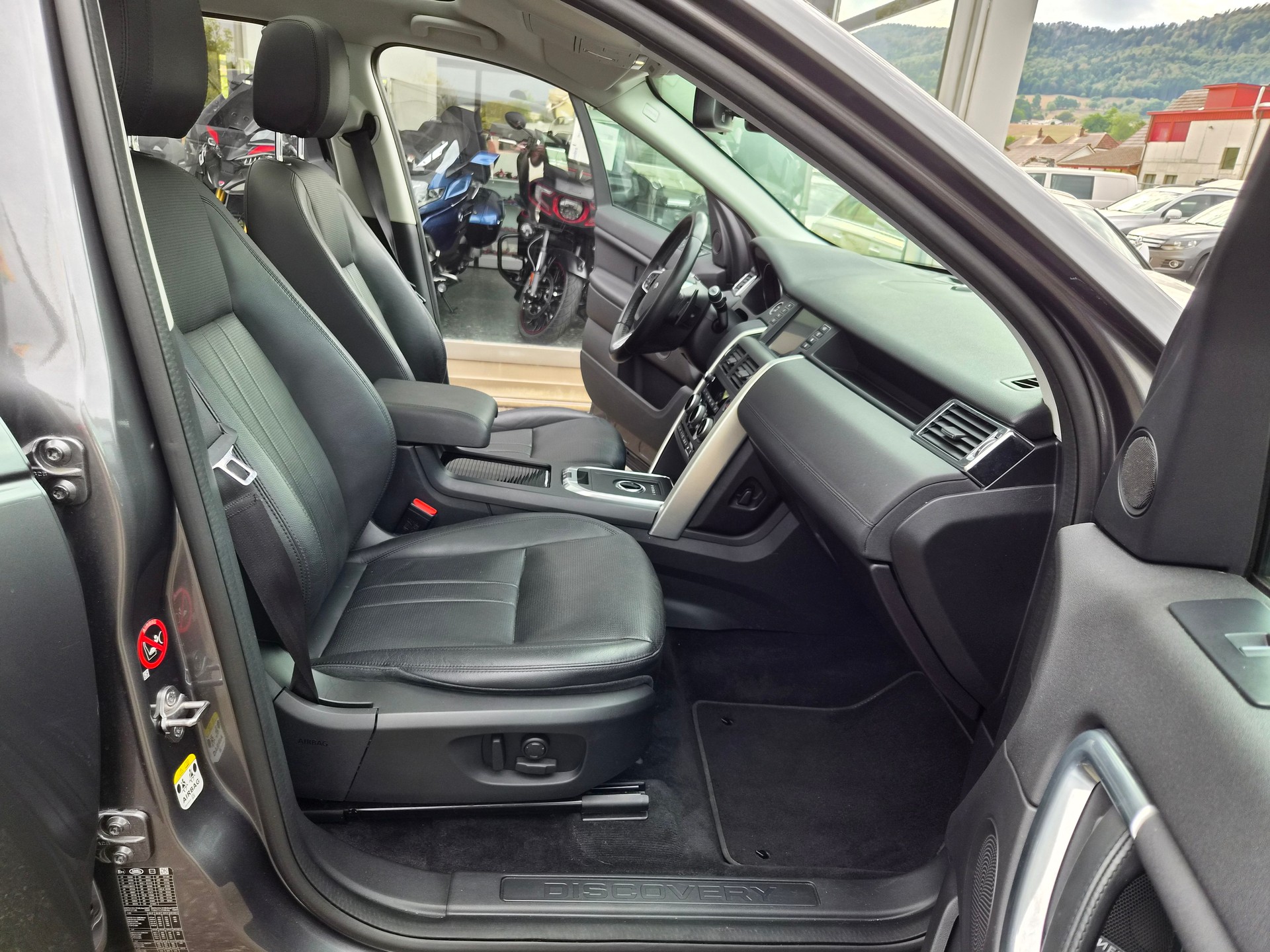 LAND ROVER Discovery Sport 2.0 TD4 HSE Luxury AT9 Ausführung 7 Sitzplätze-image-9