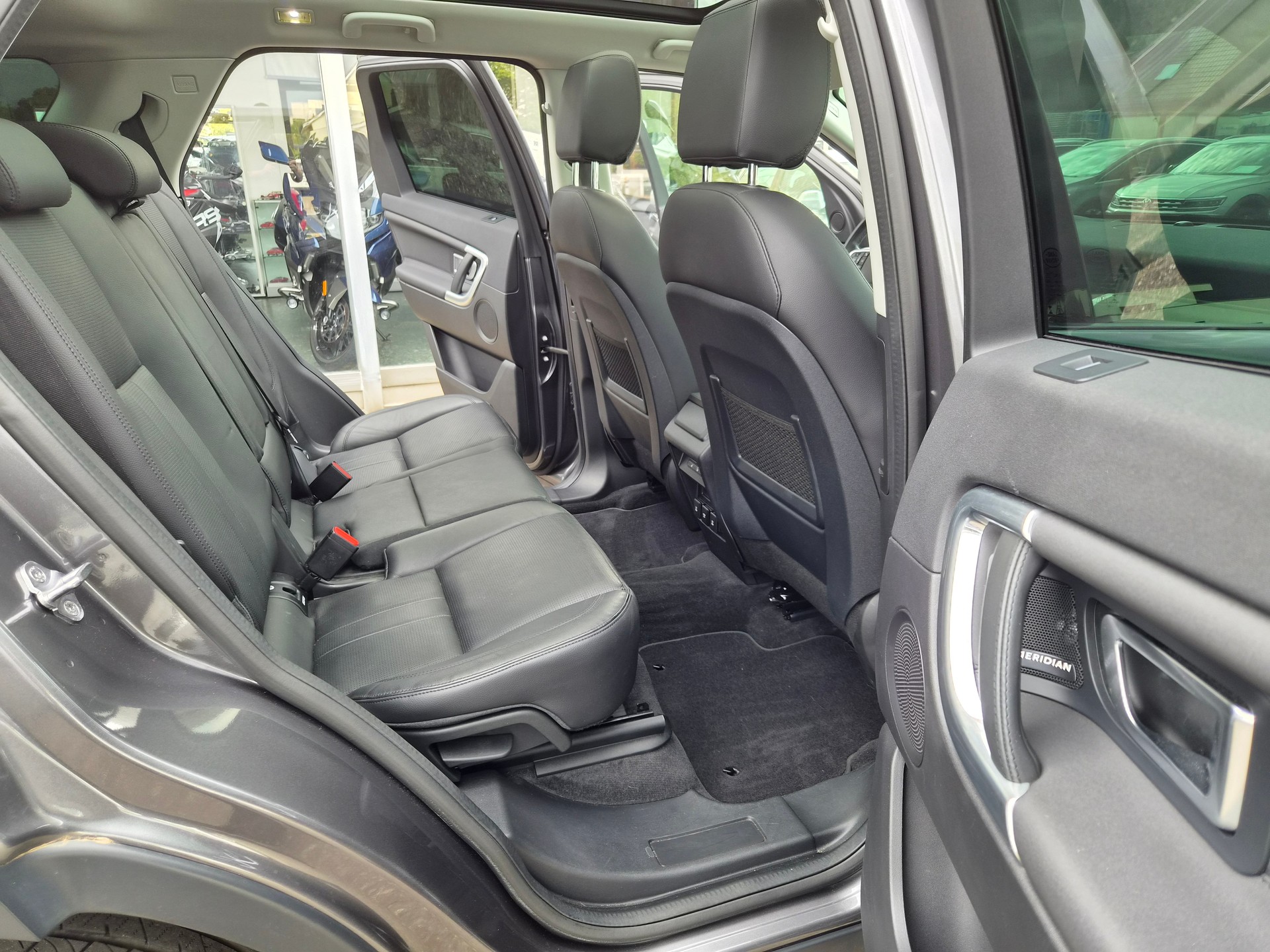 LAND ROVER Discovery Sport 2.0 TD4 HSE Luxury AT9 Ausführung 7 Sitzplätze-image-10