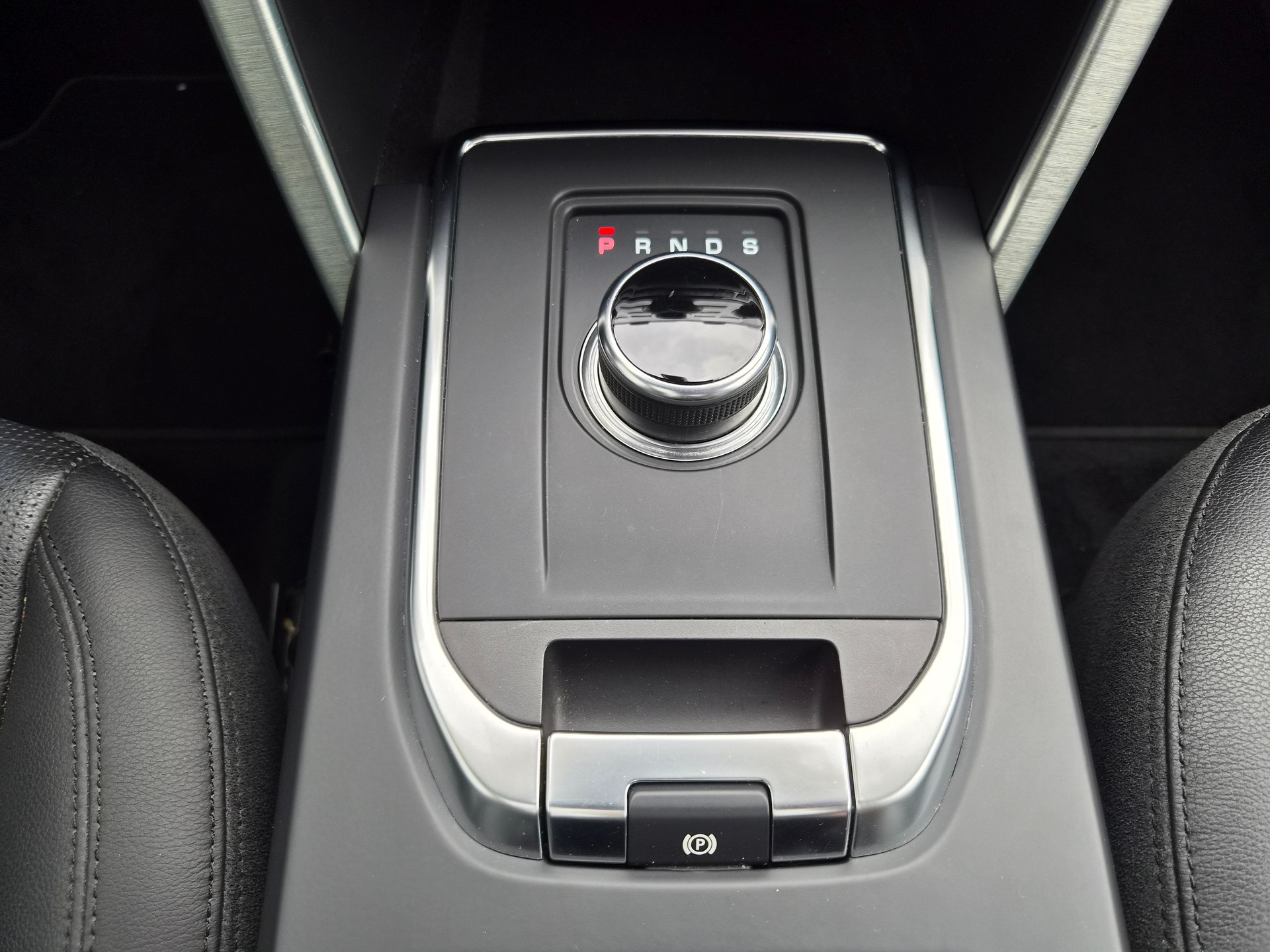 LAND ROVER Discovery Sport 2.0 TD4 HSE Luxury AT9 Ausführung 7 Sitzplätze-image-21