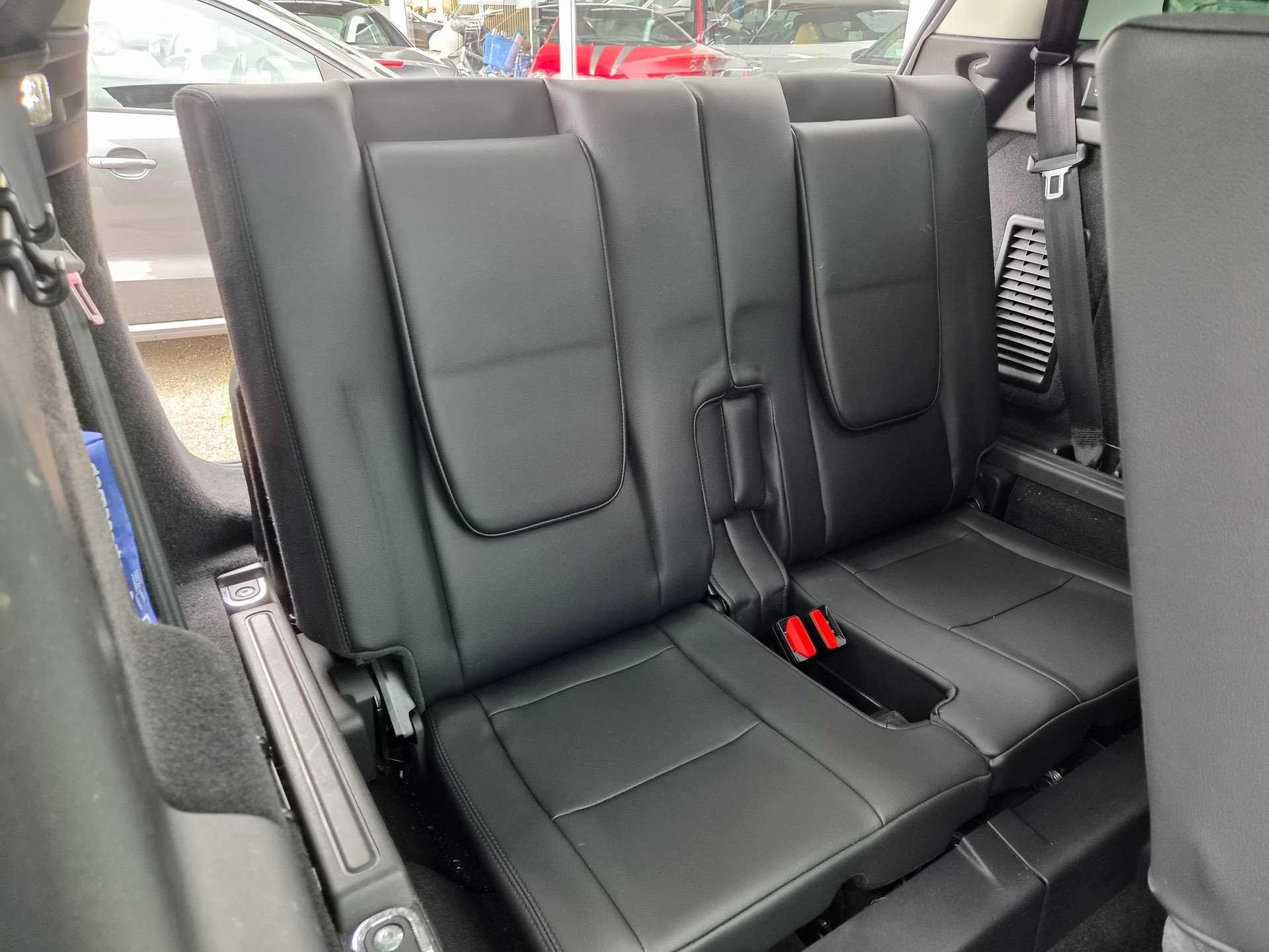 LAND ROVER Discovery Sport 2.0 TD4 HSE Luxury AT9 Ausführung 7 Sitzplätze-image-11