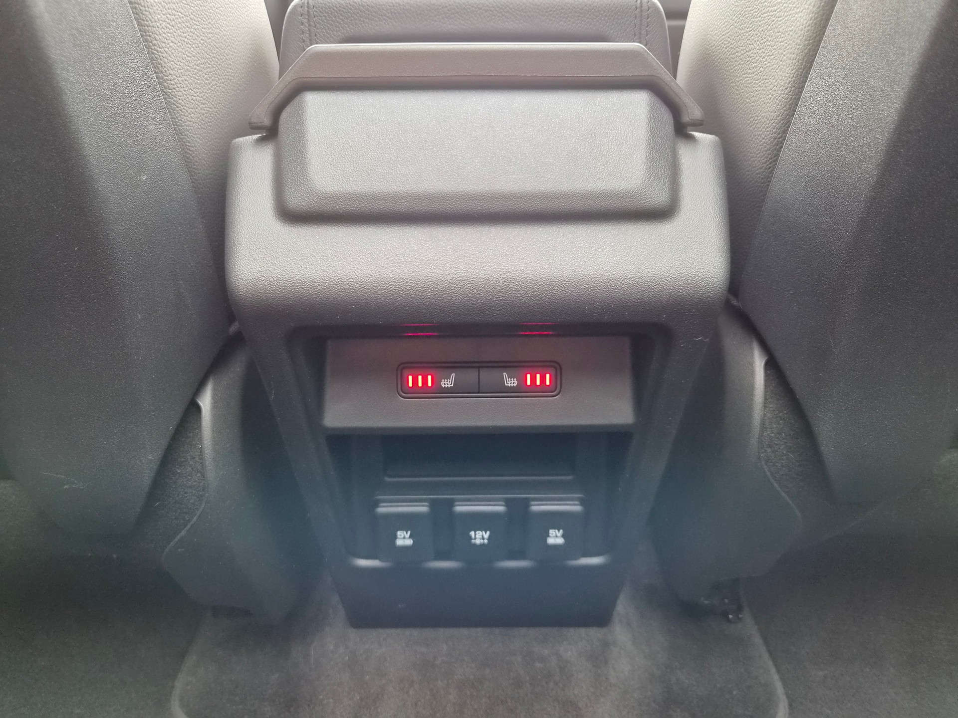 LAND ROVER Discovery Sport 2.0 TD4 HSE Luxury AT9 Ausführung 7 Sitzplätze-image-23
