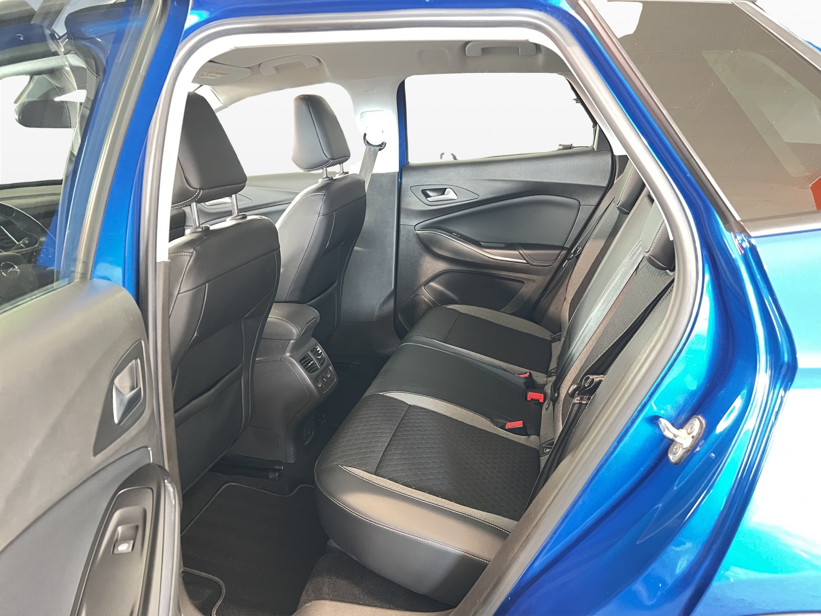 OPEL Grandland X 2.0CDTi Ultimate Automatik-image-11