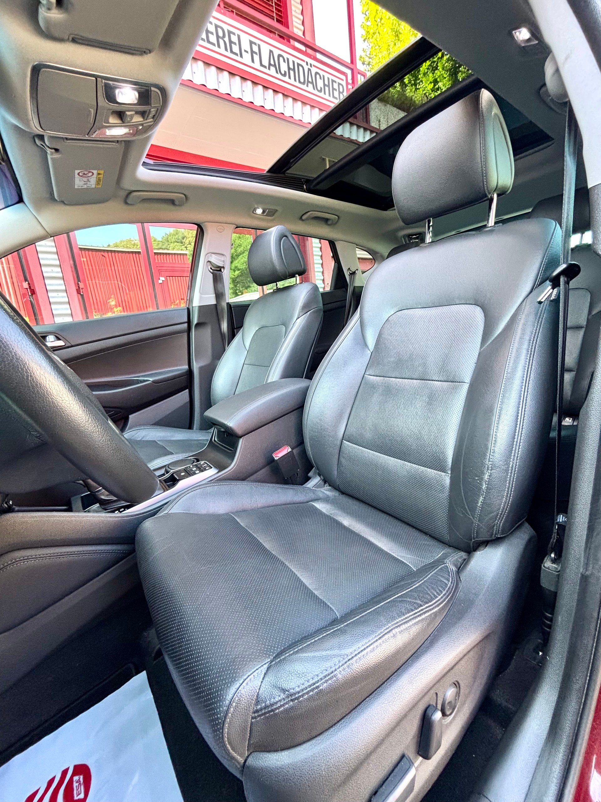 HYUNDAI Tucson 2.0 CRDI Vertex 4WD Automatic - Anhängerkupplung-image-14