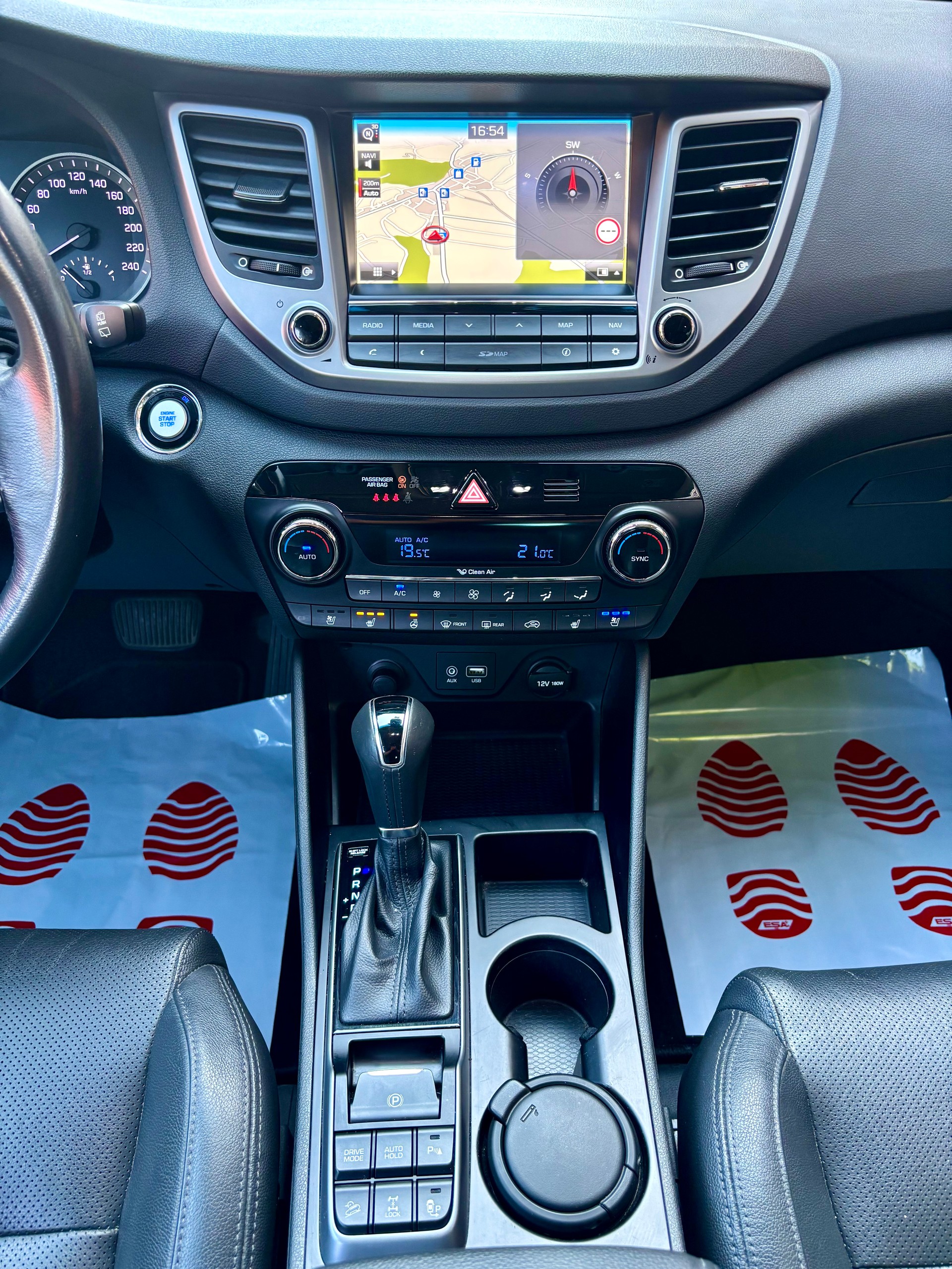 HYUNDAI Tucson 2.0 CRDI Vertex 4WD Automatic - Anhängerkupplung-image-9
