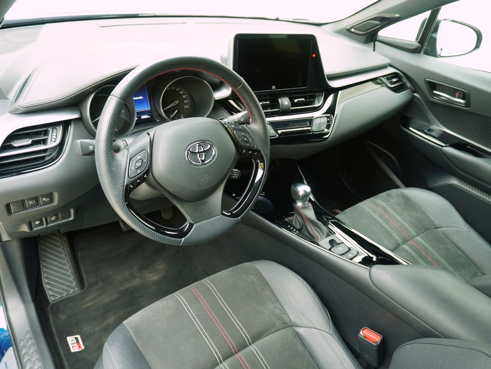 TOYOTA C-HR 2.0 VVTi HSD GR Sport-image-9