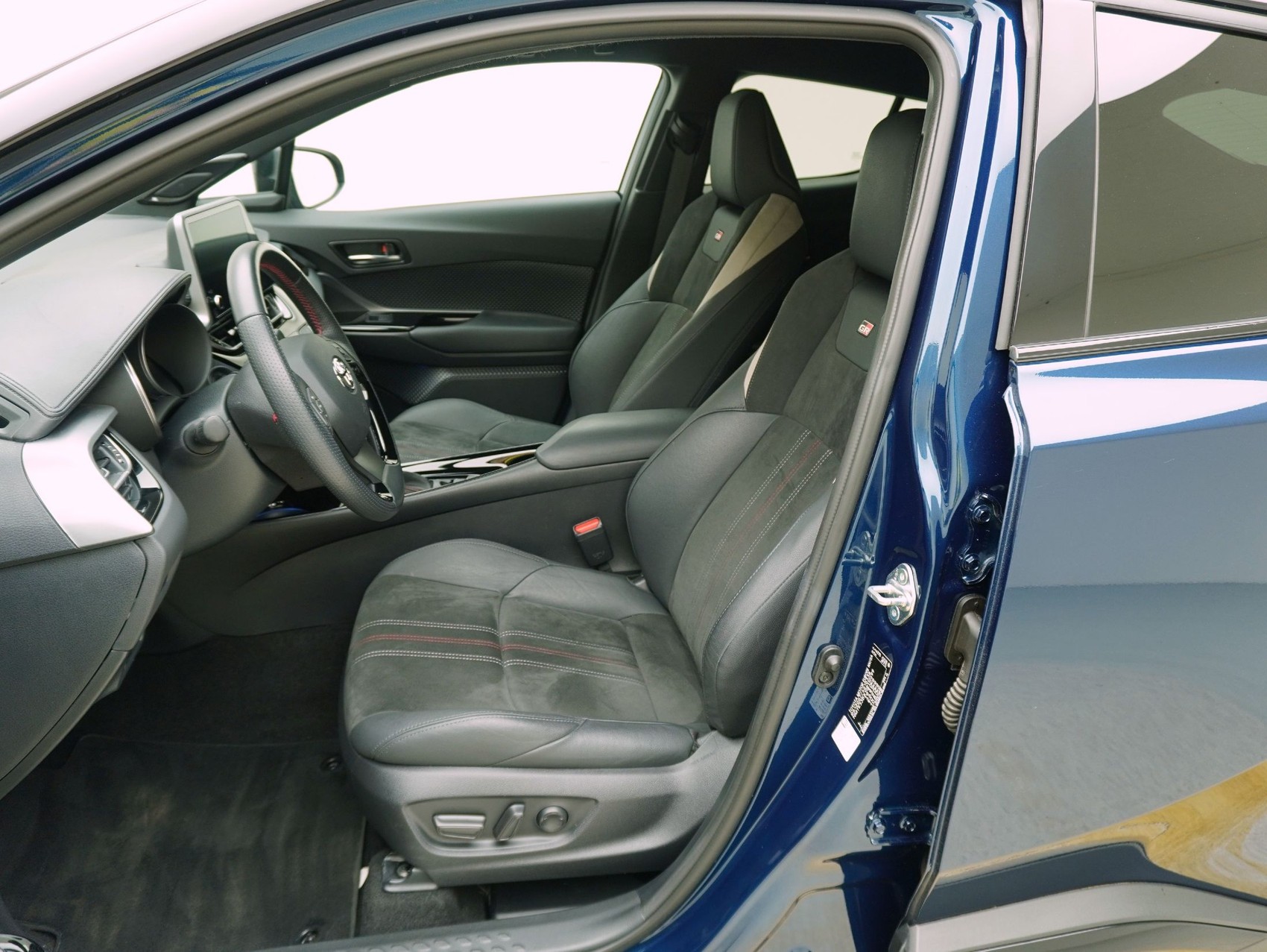 TOYOTA C-HR 2.0 VVTi HSD GR Sport-image-8