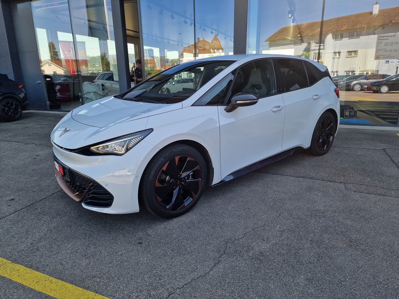CUPRA Born 58 kWh e-Boost-showroom-element-1