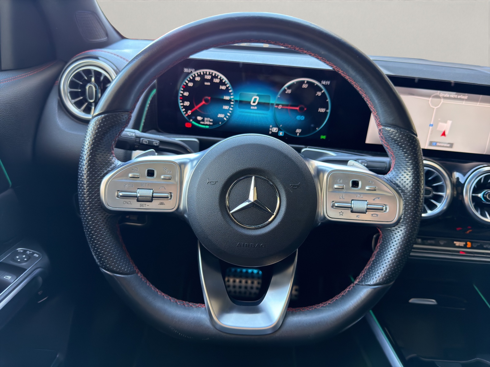 MERCEDES-BENZ EQB 350 AMG Line 4matic-image-11