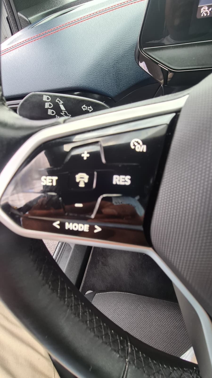 VW ID.4 GTX 77 kWh 4Motion ** 299 PS ** Teil-Leder ** Gr-Navi ** RF-Kamera ** Sitzheizung ** Anh-Kupplung 1200kg ** Ab MFK **-image-11