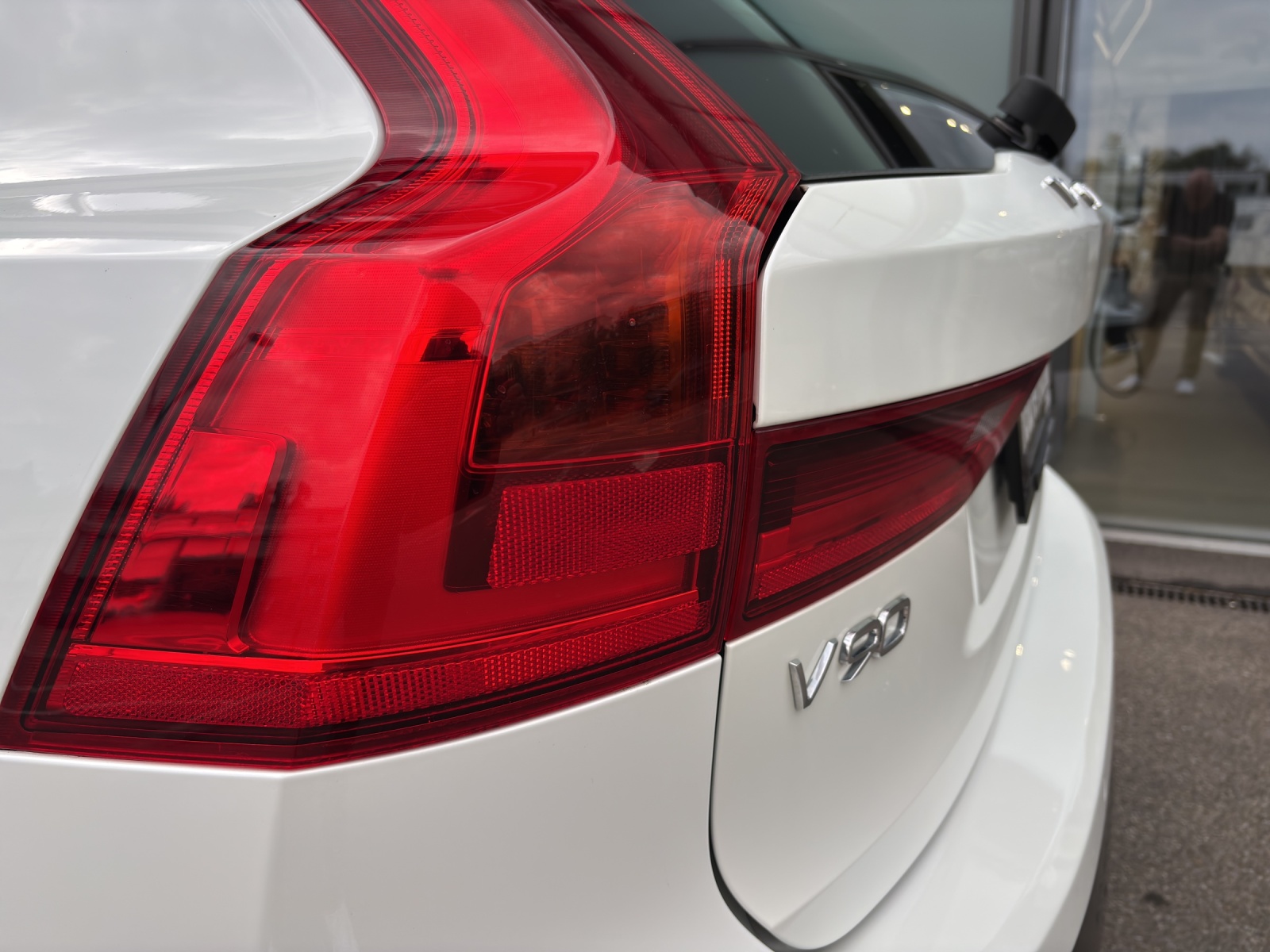 VOLVO V90 Cross Country 2.0 D5 Pro AWD-image-13