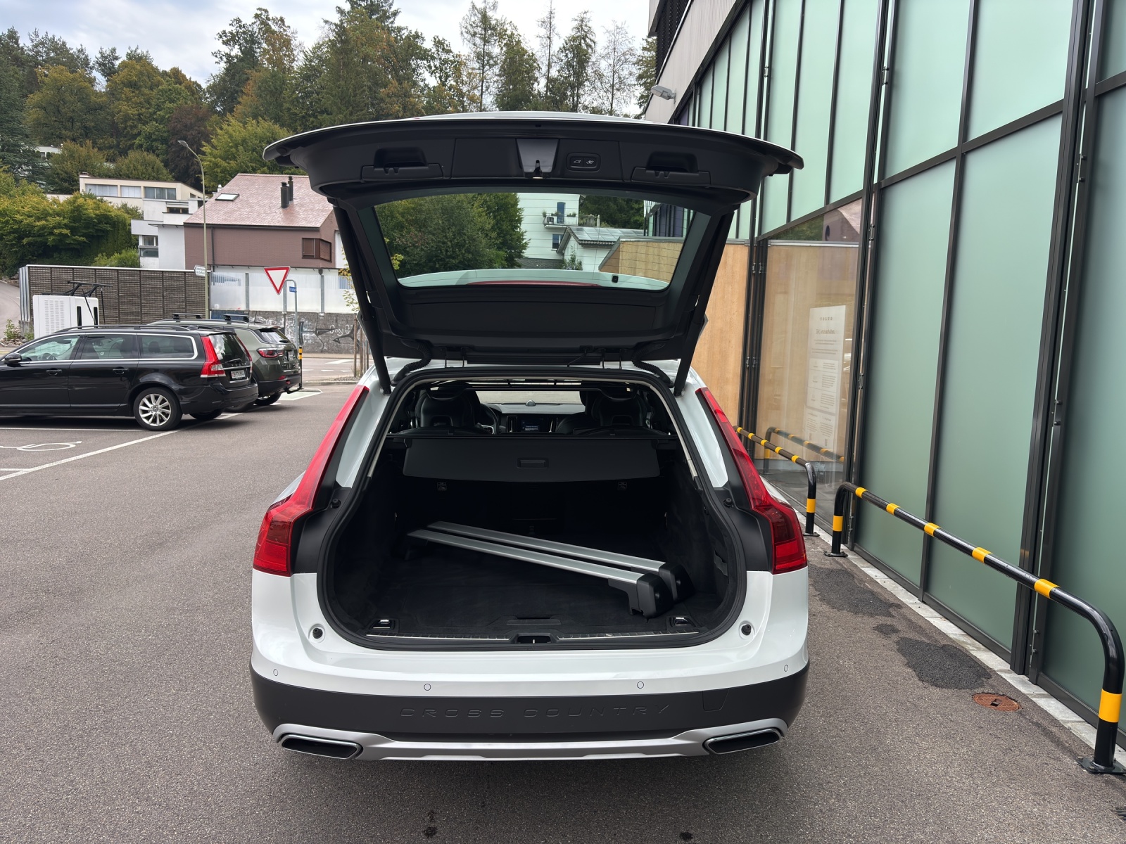 VOLVO V90 Cross Country 2.0 D5 Pro AWD-image-11