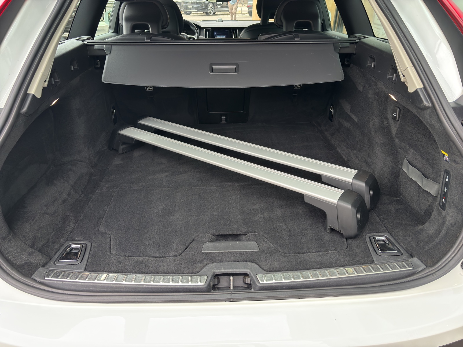 VOLVO V90 Cross Country 2.0 D5 Pro AWD-image-12