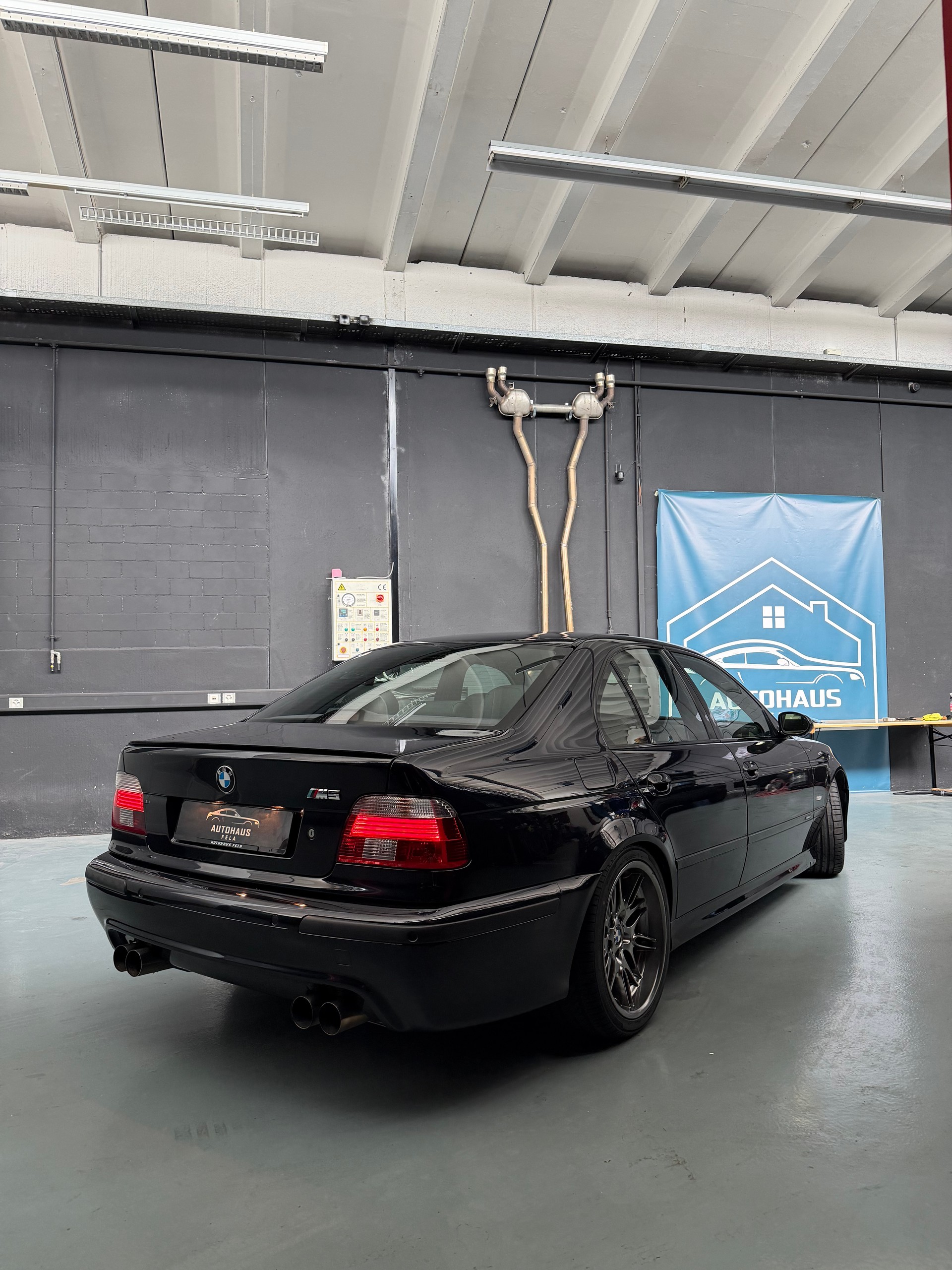 BMW M5-image-1