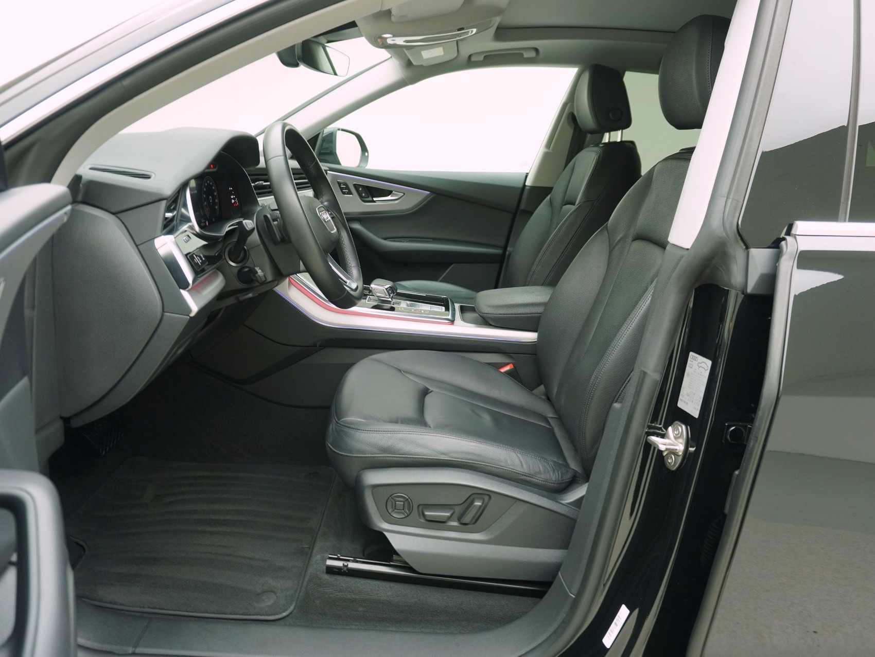 AUDI Q8 50 TDI quattro T-Tronic-image-9