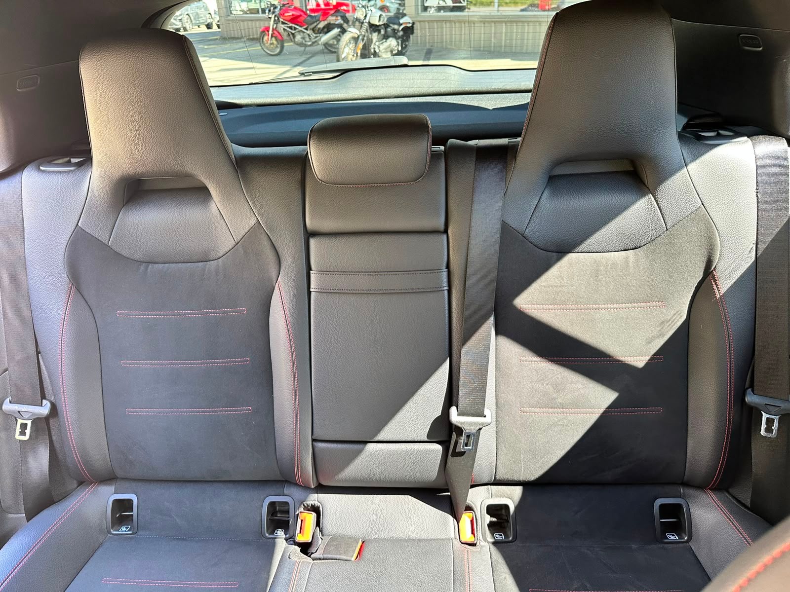 MERCEDES-BENZ A 220 AMG Line 7G-DCT 4Matic-image-13