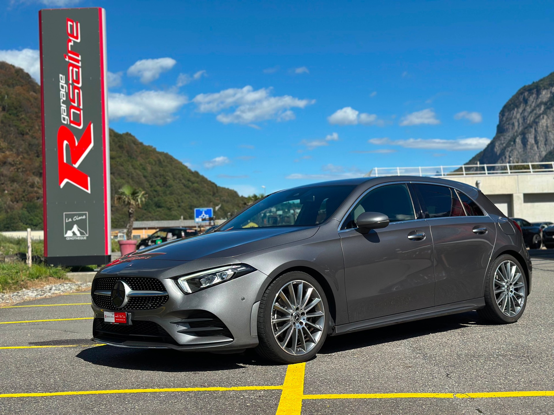 MERCEDES-BENZ A 220 AMG Line 7G-DCT 4Matic-image-0