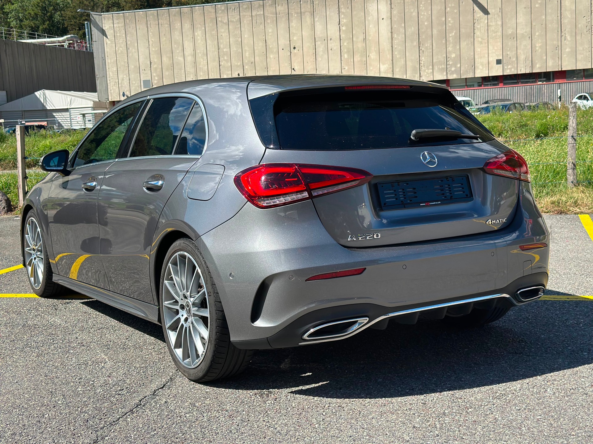 MERCEDES-BENZ A 220 AMG Line 7G-DCT 4Matic-image-6