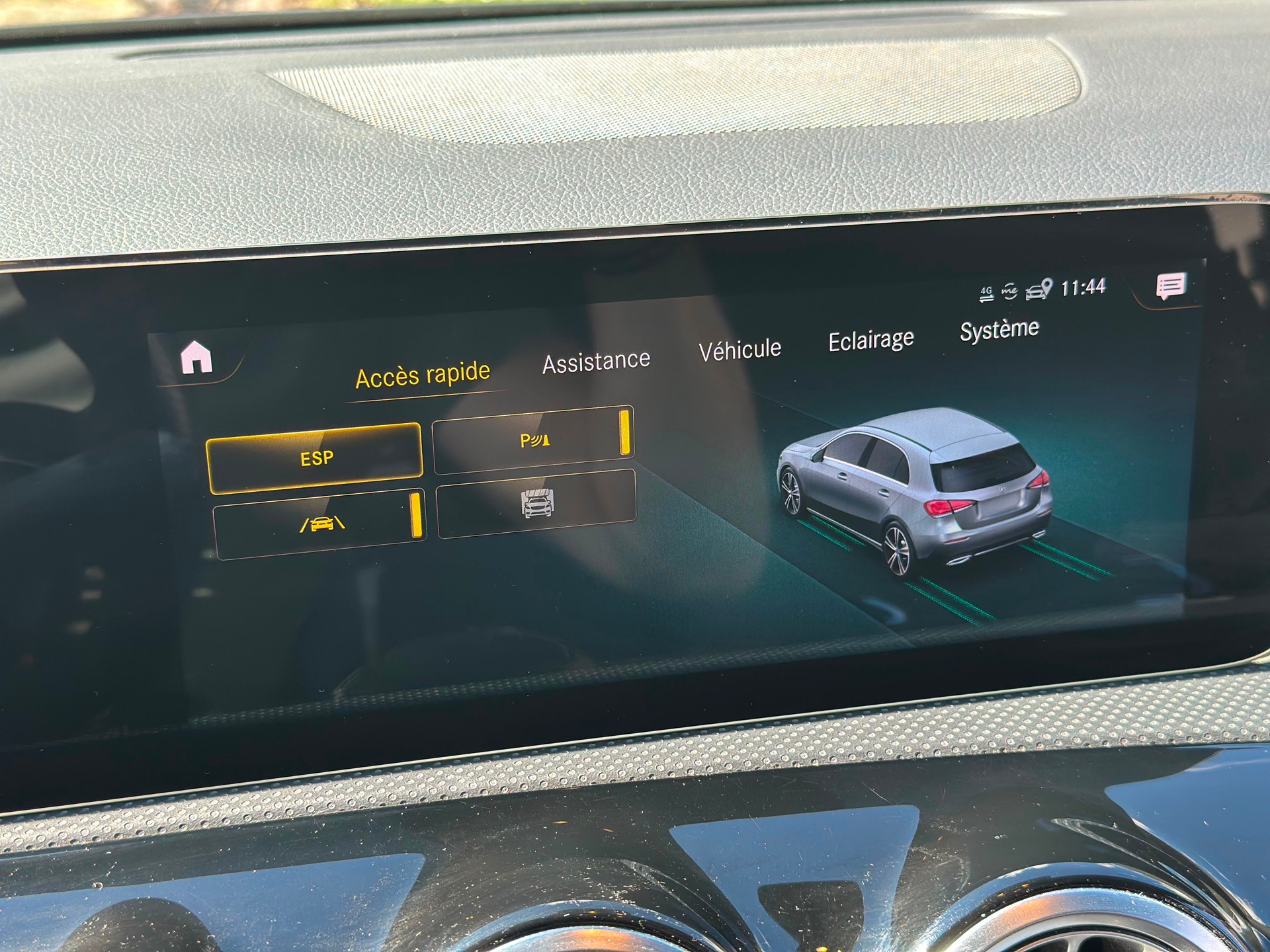 MERCEDES-BENZ A 220 AMG Line 7G-DCT 4Matic-image-23