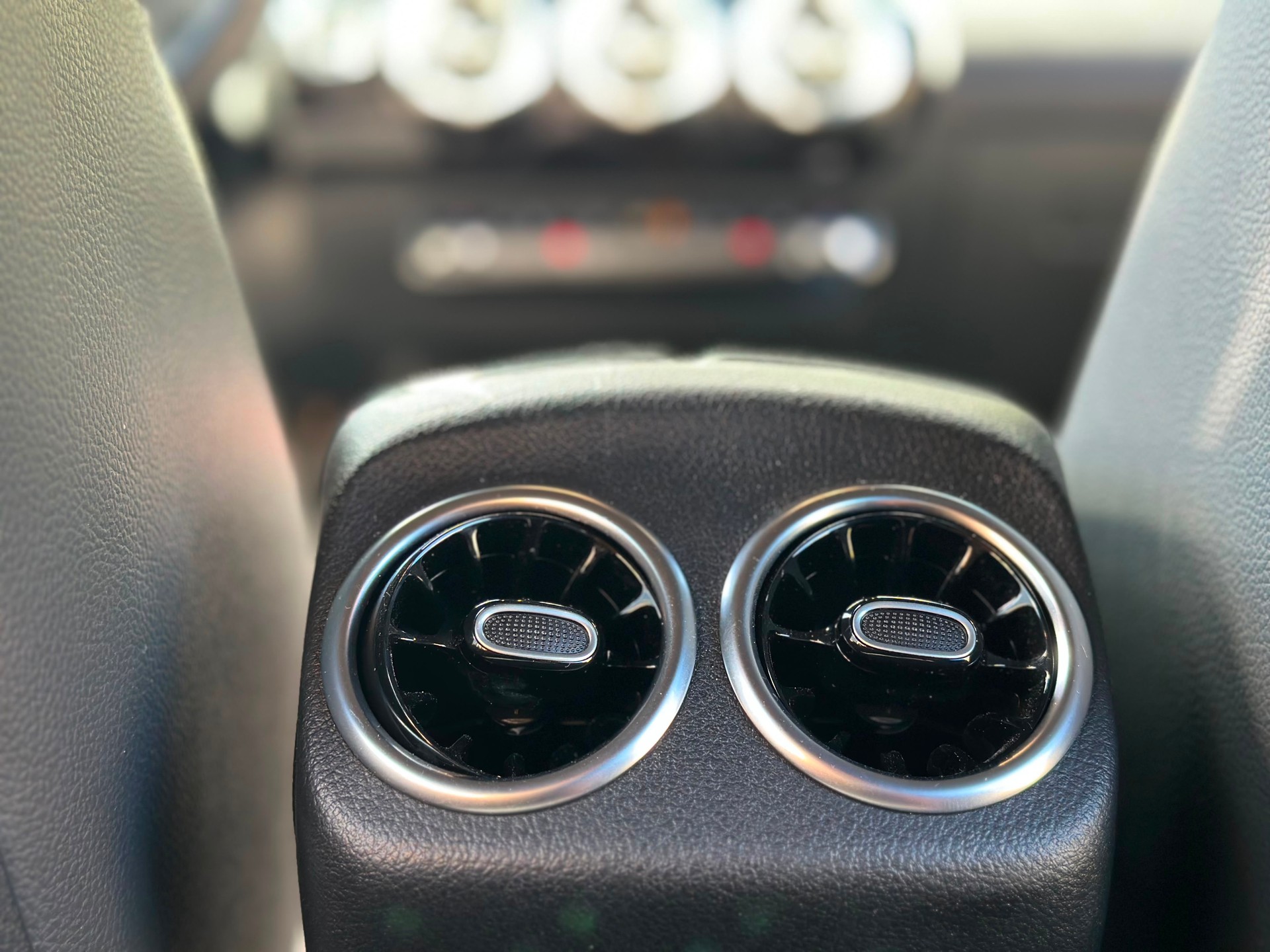 MERCEDES-BENZ A 220 AMG Line 7G-DCT 4Matic-image-30