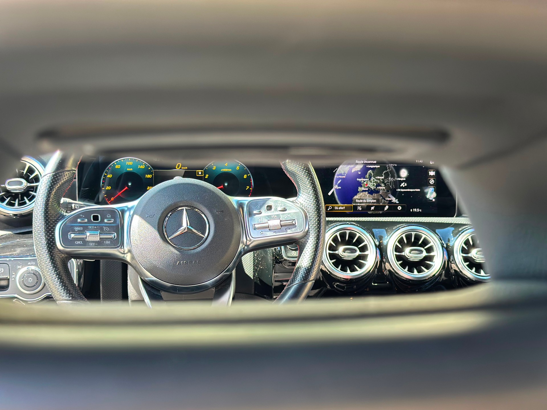 MERCEDES-BENZ A 220 AMG Line 7G-DCT 4Matic-image-16