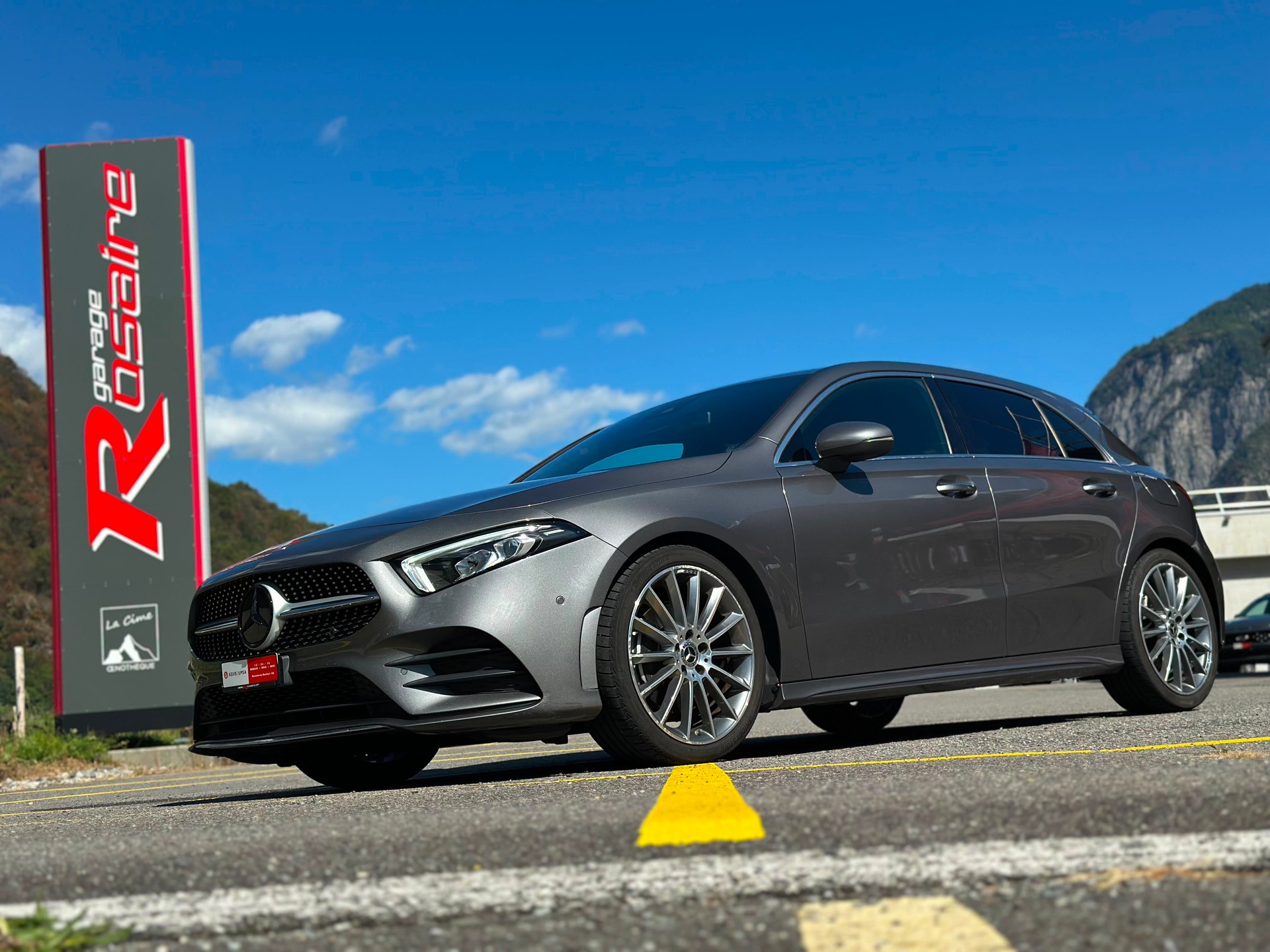 MERCEDES-BENZ A 220 AMG Line 7G-DCT 4Matic-image-1