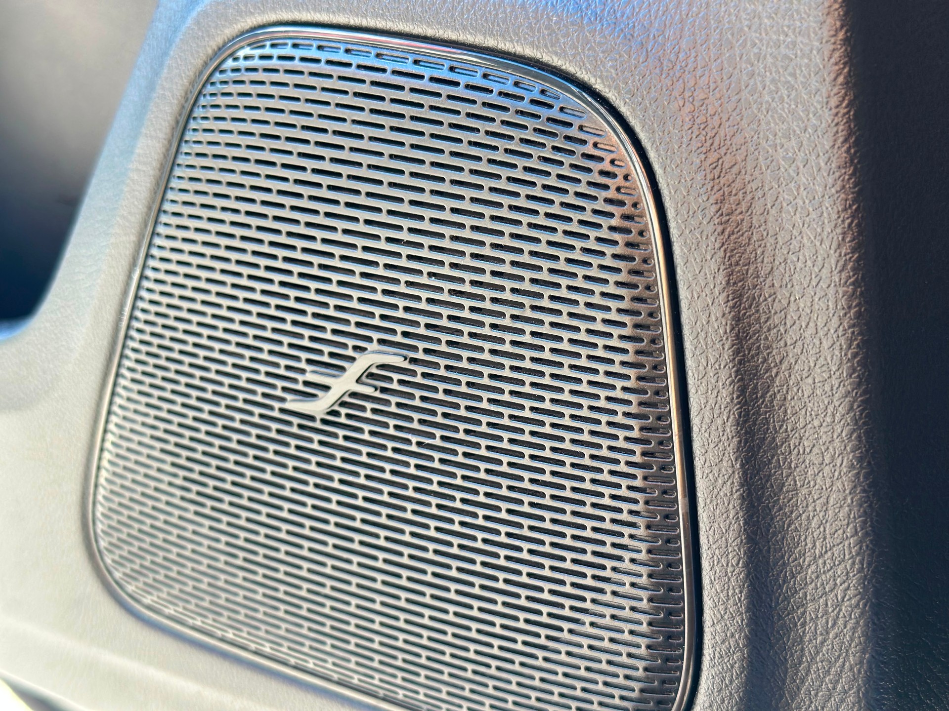 MERCEDES-BENZ A 220 AMG Line 7G-DCT 4Matic-image-19