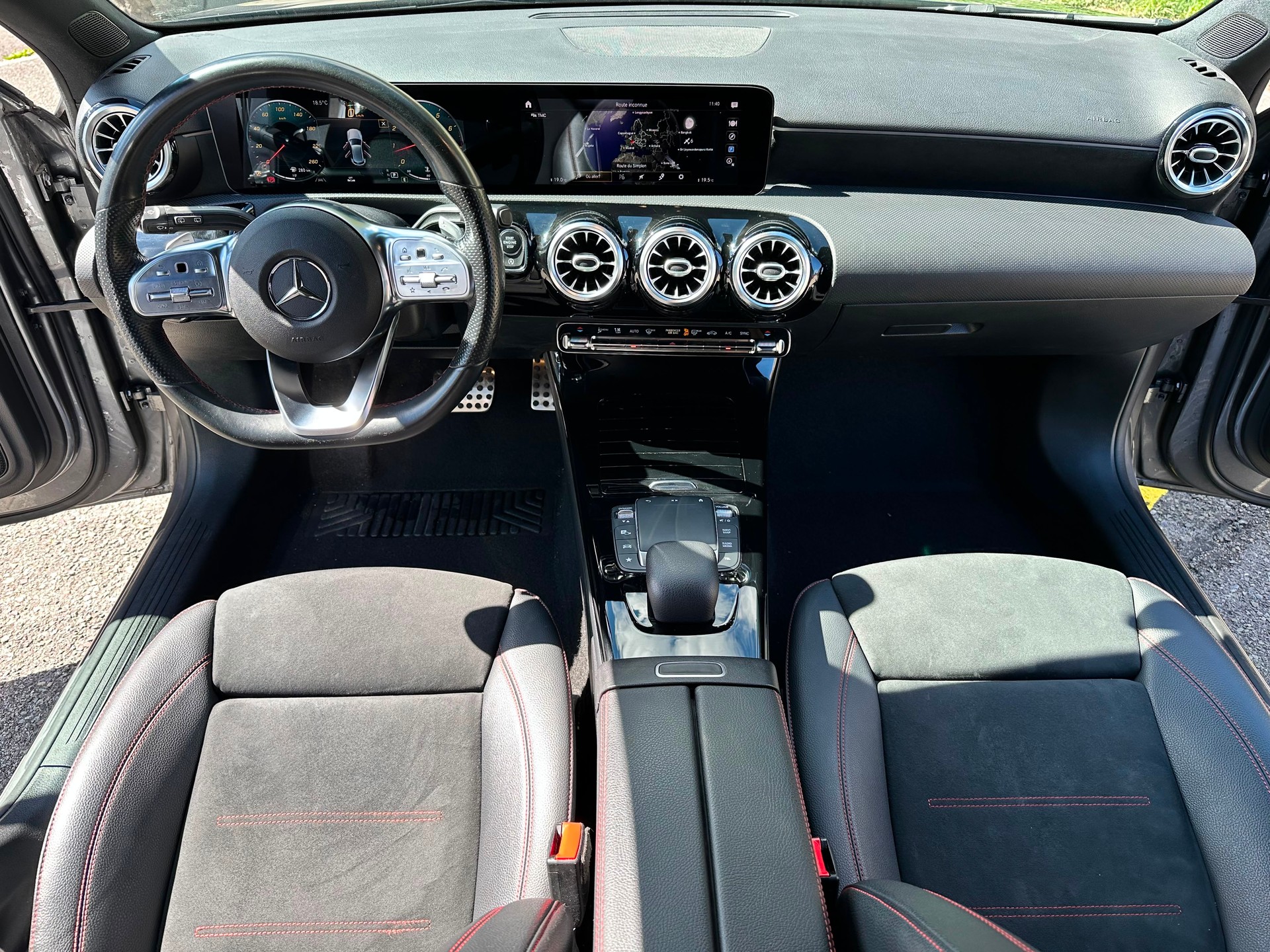 MERCEDES-BENZ A 220 AMG Line 7G-DCT 4Matic-image-10
