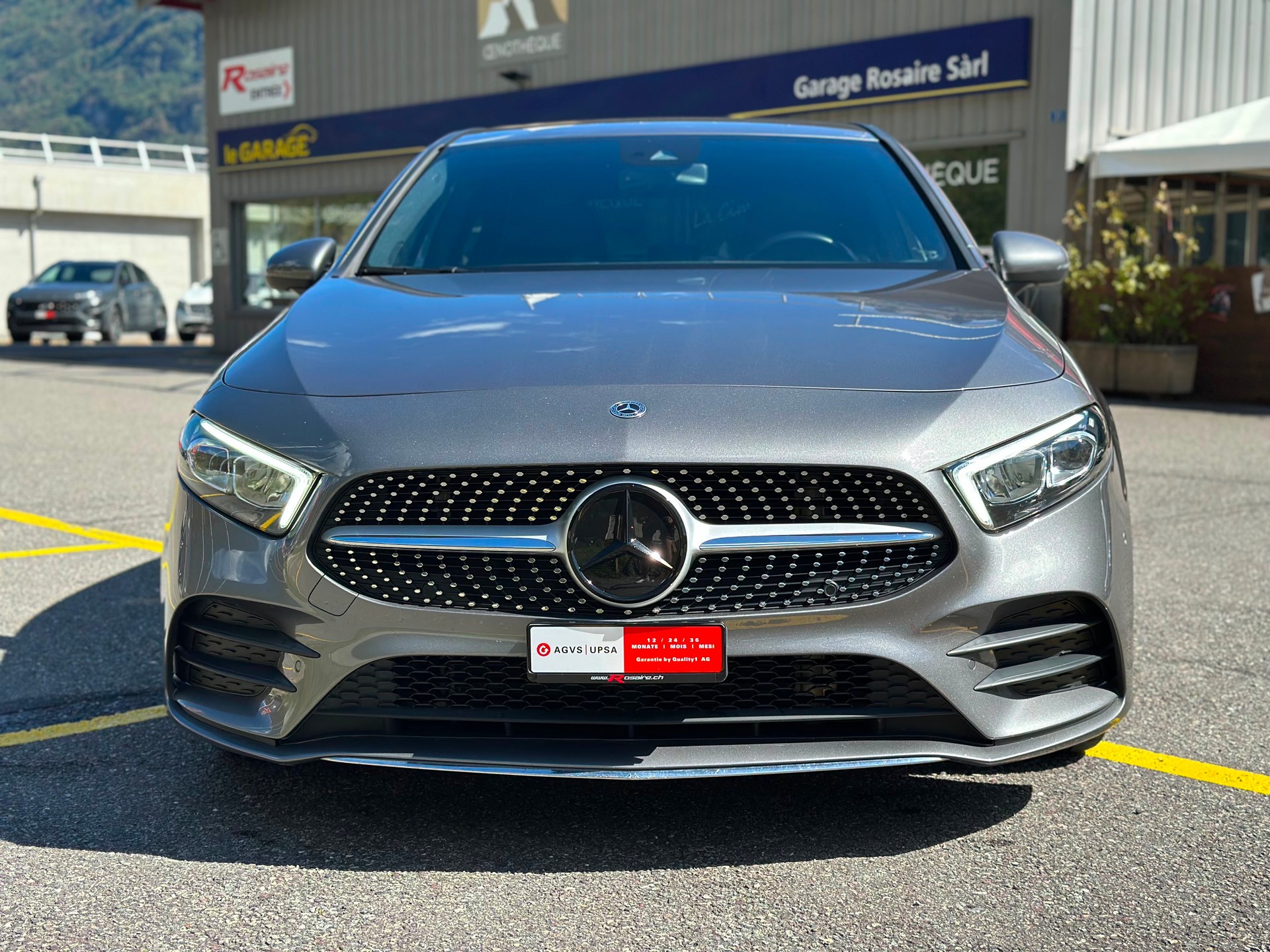 MERCEDES-BENZ A 220 AMG Line 7G-DCT 4Matic-image-3