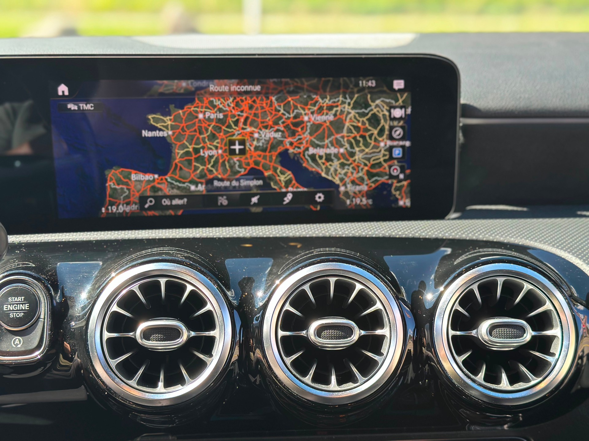 MERCEDES-BENZ A 220 AMG Line 7G-DCT 4Matic-image-21