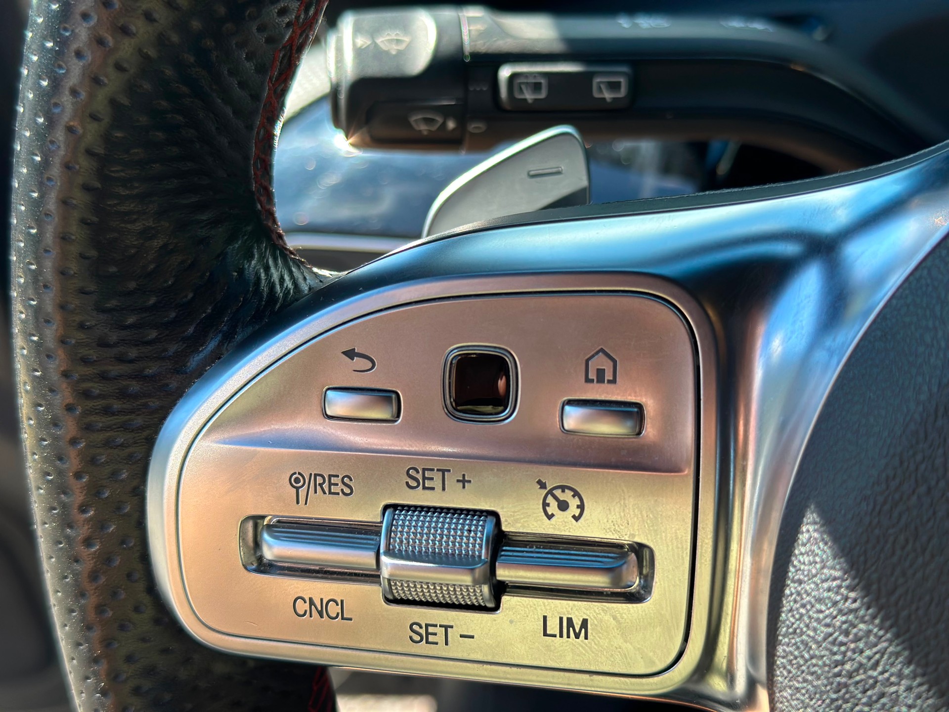 MERCEDES-BENZ A 220 AMG Line 7G-DCT 4Matic-image-28