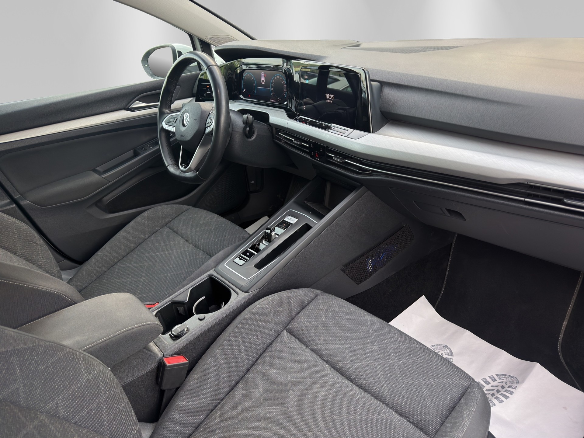VW Golf Variant 2.0 TDI Life DSG-image-13