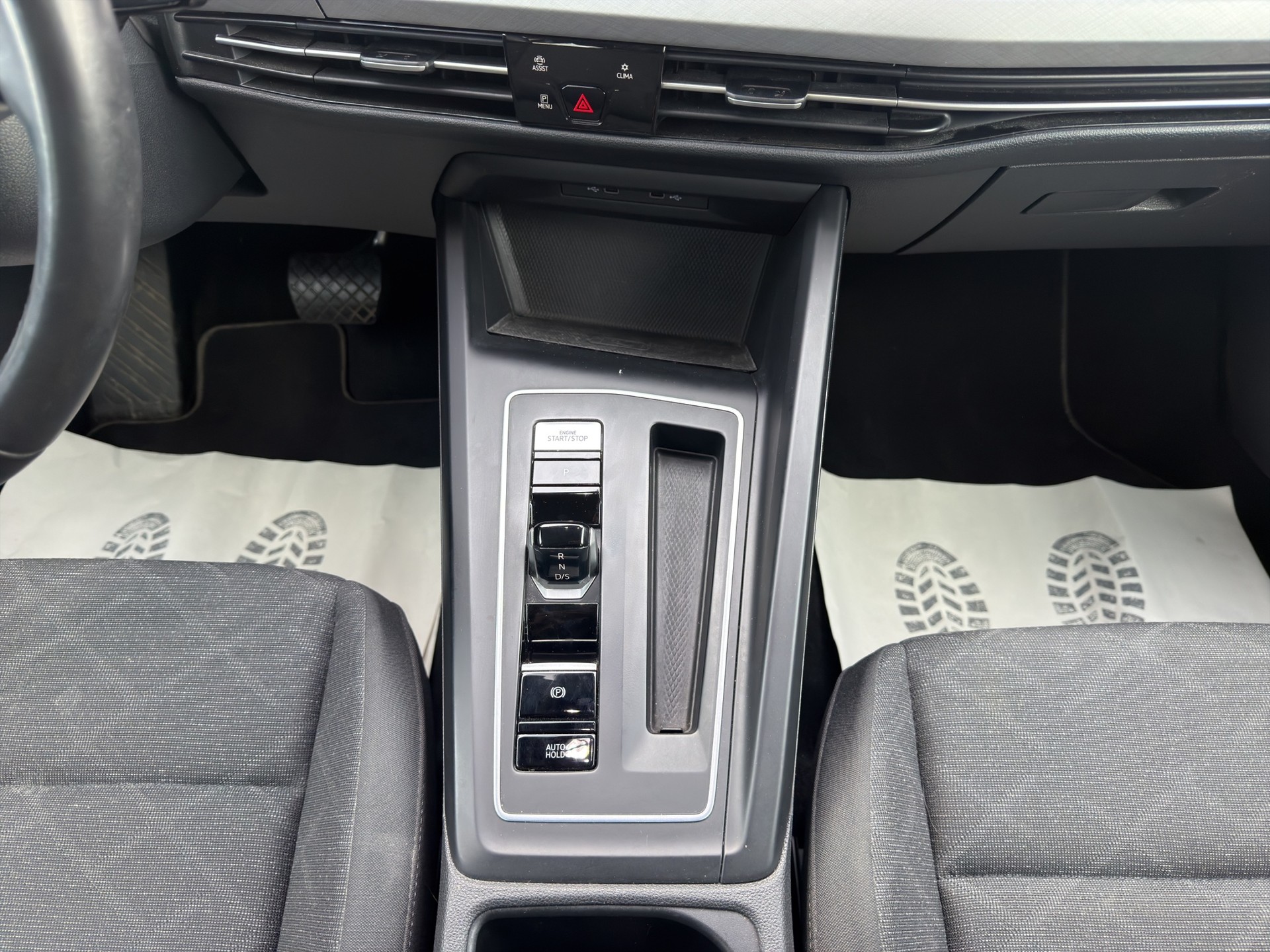 VW Golf Variant 2.0 TDI Life DSG-image-11