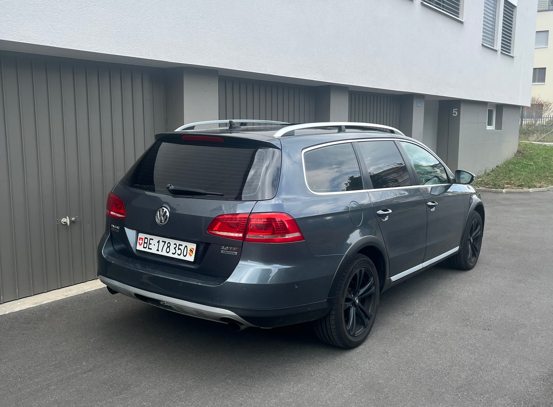 VW Passat Alltrack 4 Motion-image-1