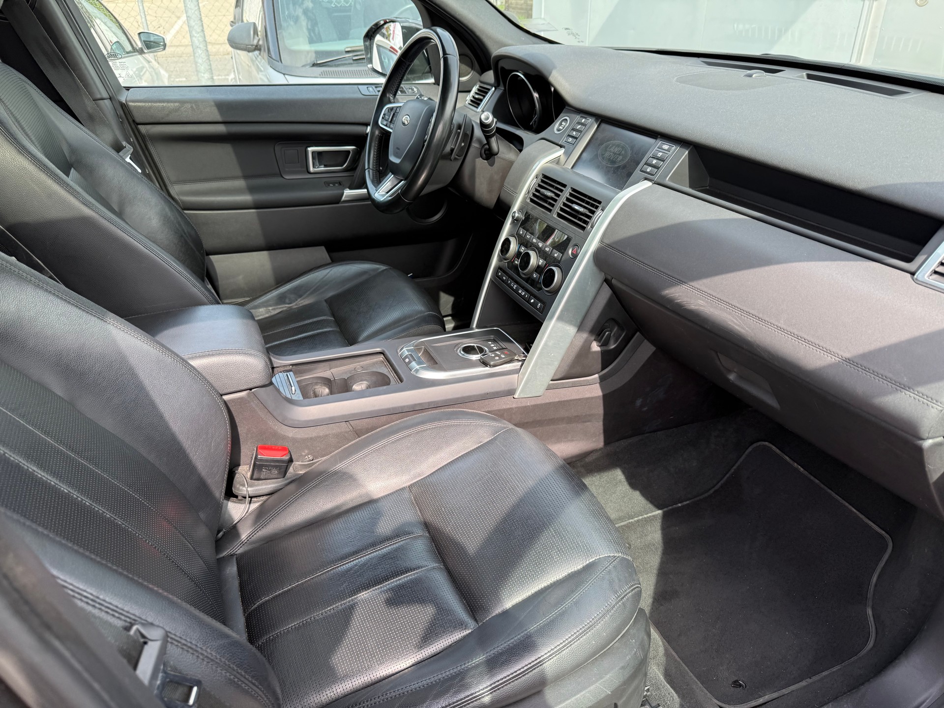 LAND ROVER Discovery Sport 2.0 TD4 SE AT9-image-7