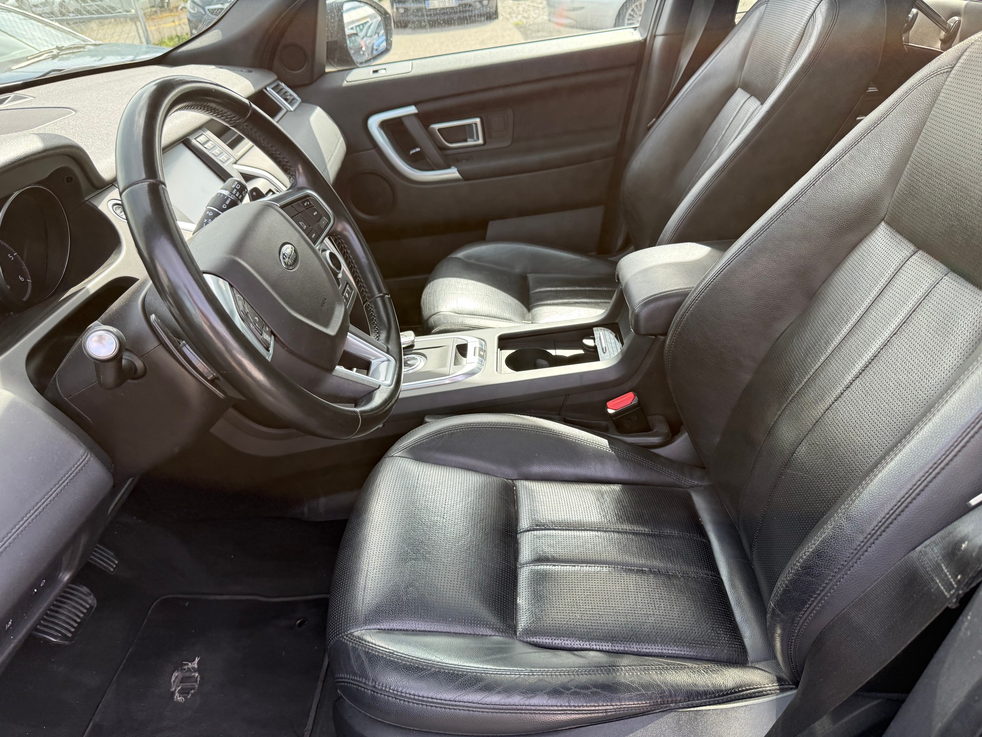 LAND ROVER Discovery Sport 2.0 TD4 SE AT9-image-6