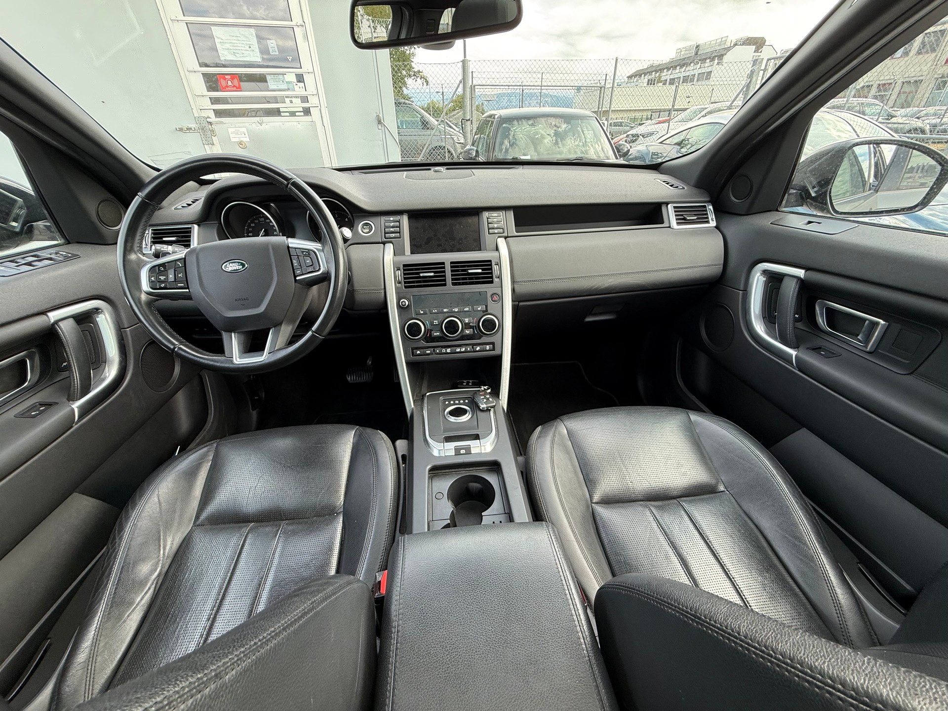LAND ROVER Discovery Sport 2.0 TD4 SE AT9-image-8